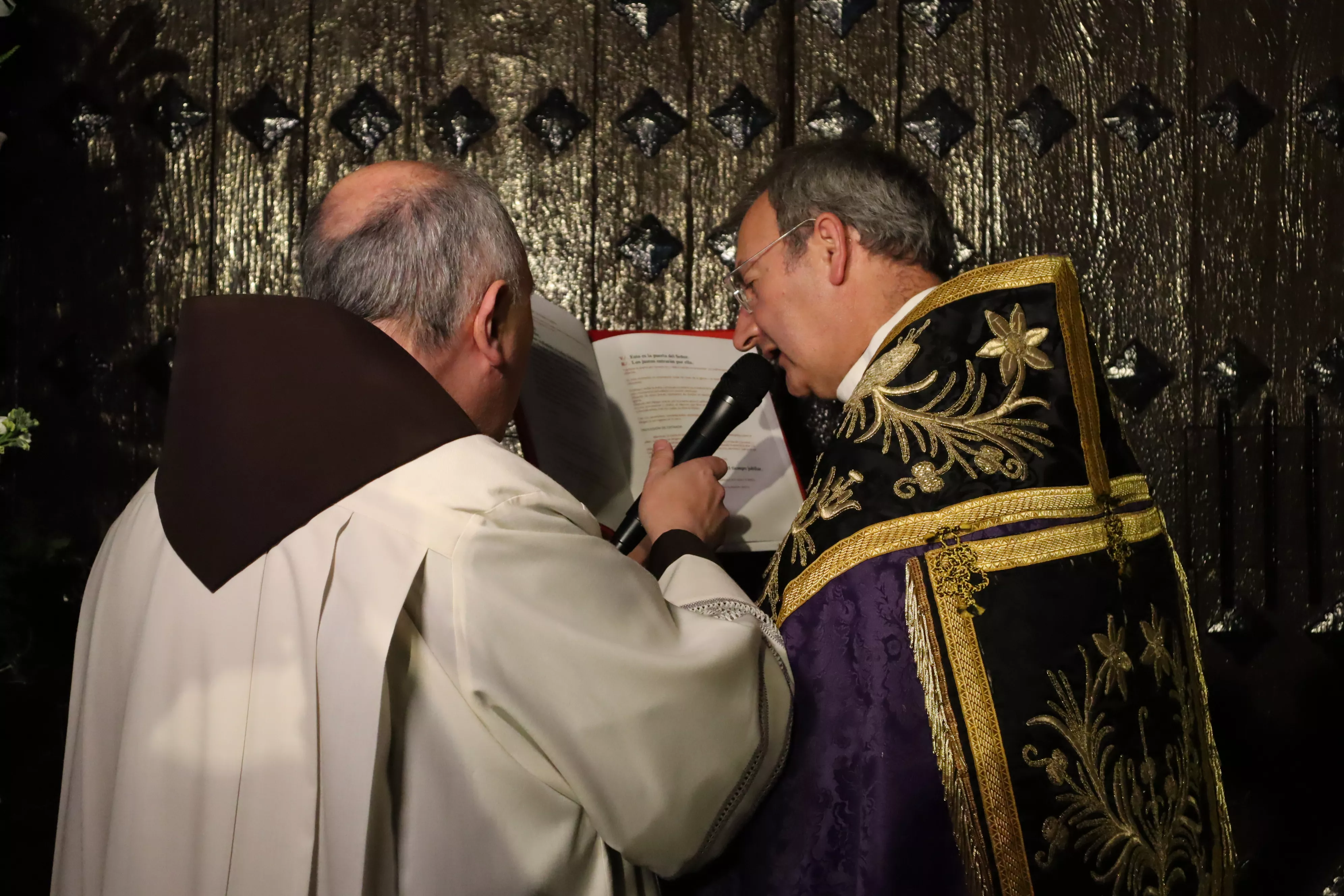 Apertura de la Puerta Santa con motivo del Centenario Fundacional de la Cofradía de la Sangre Apertura de la Puerta Santa con motivo del Centenario Fundacional de la Cofradía de la Sangre
