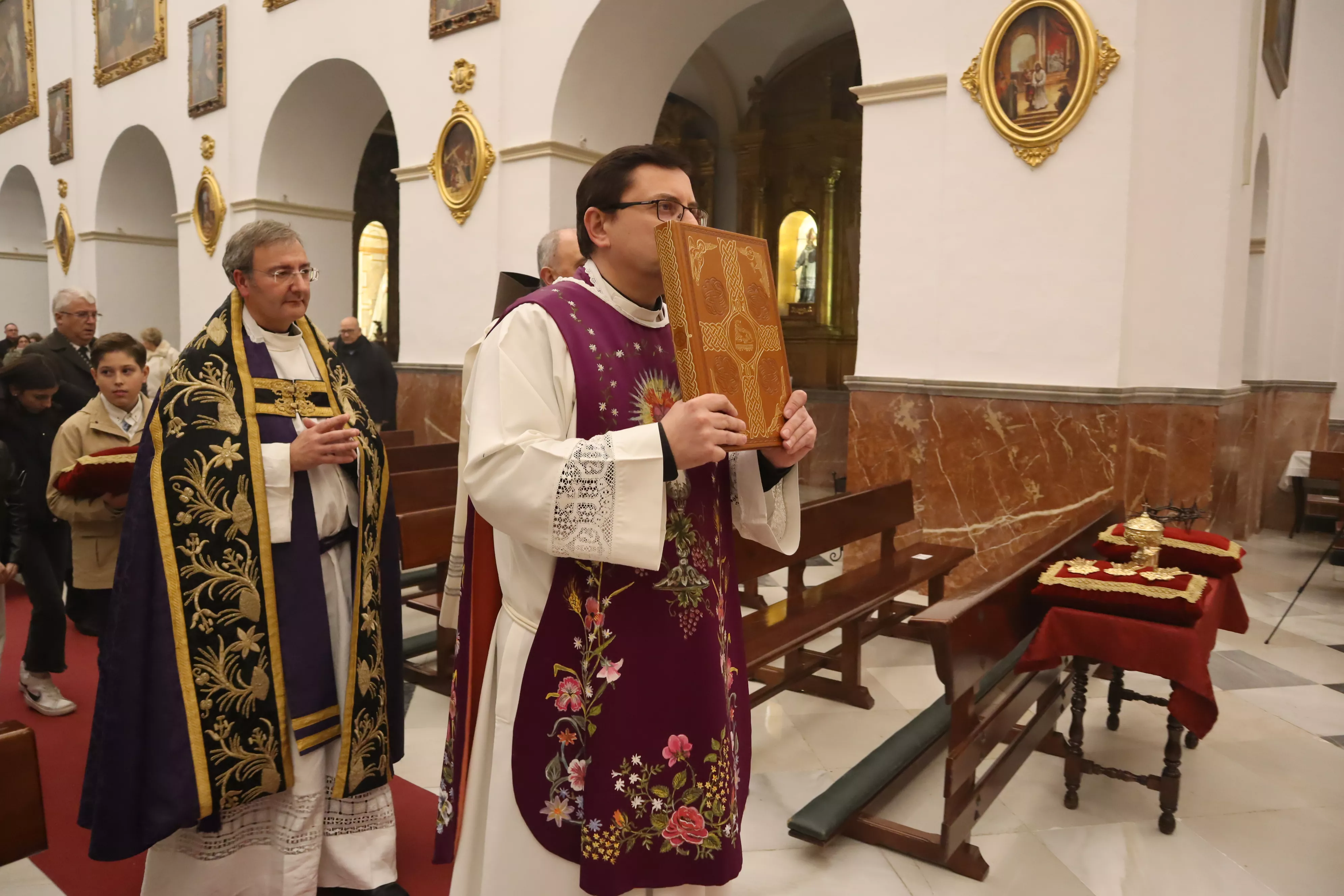 Apertura de la Puerta Santa con motivo del Centenario Fundacional de la Cofradía de la Sangre