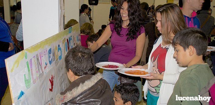  La biblioteca acogió la Jornada de la Tolerancia, una oportunidad para el acercamiento entre personas de distintas culturas (fotos) 