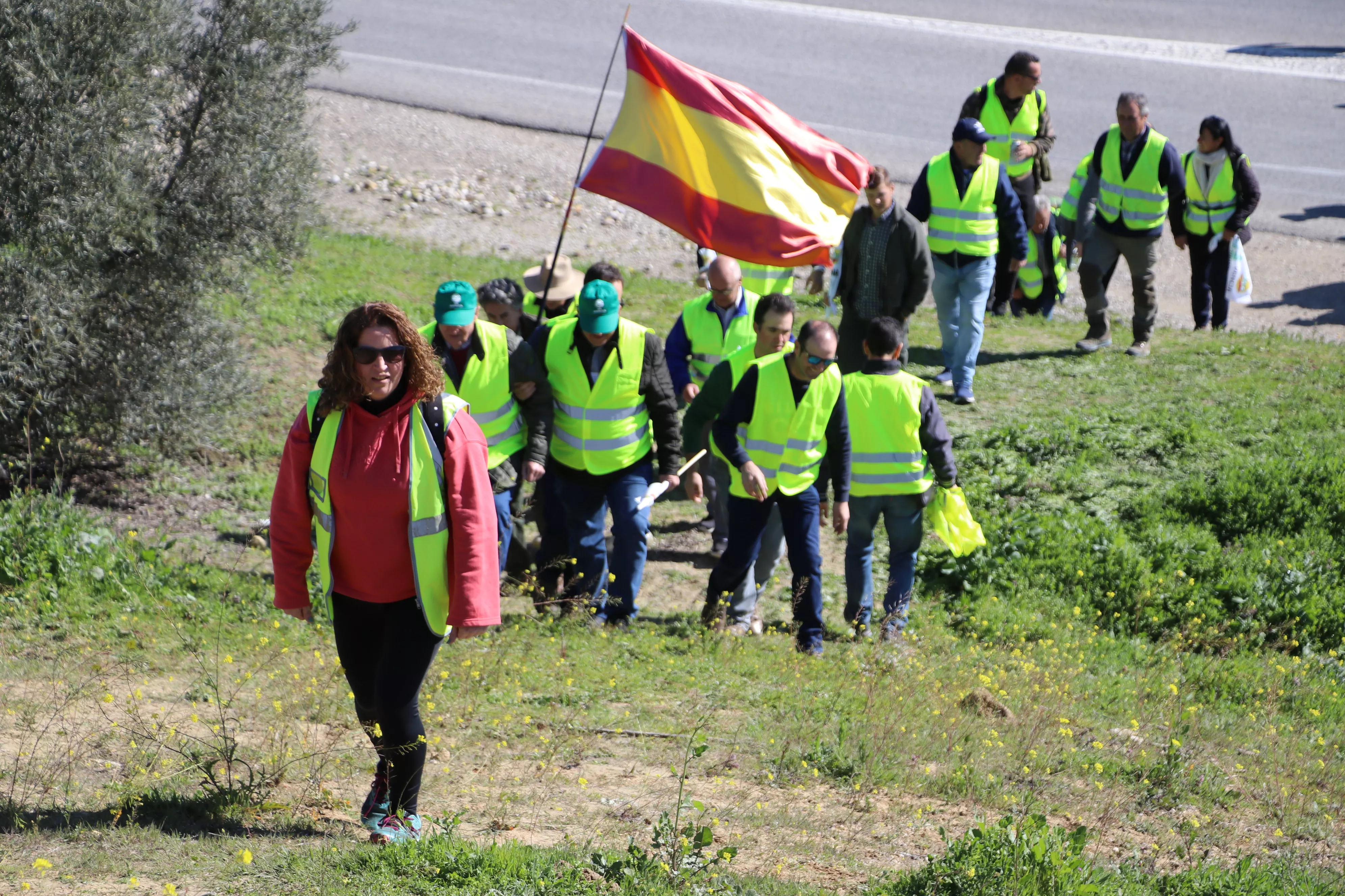 Los agricultores cortan la A45 en Lucena