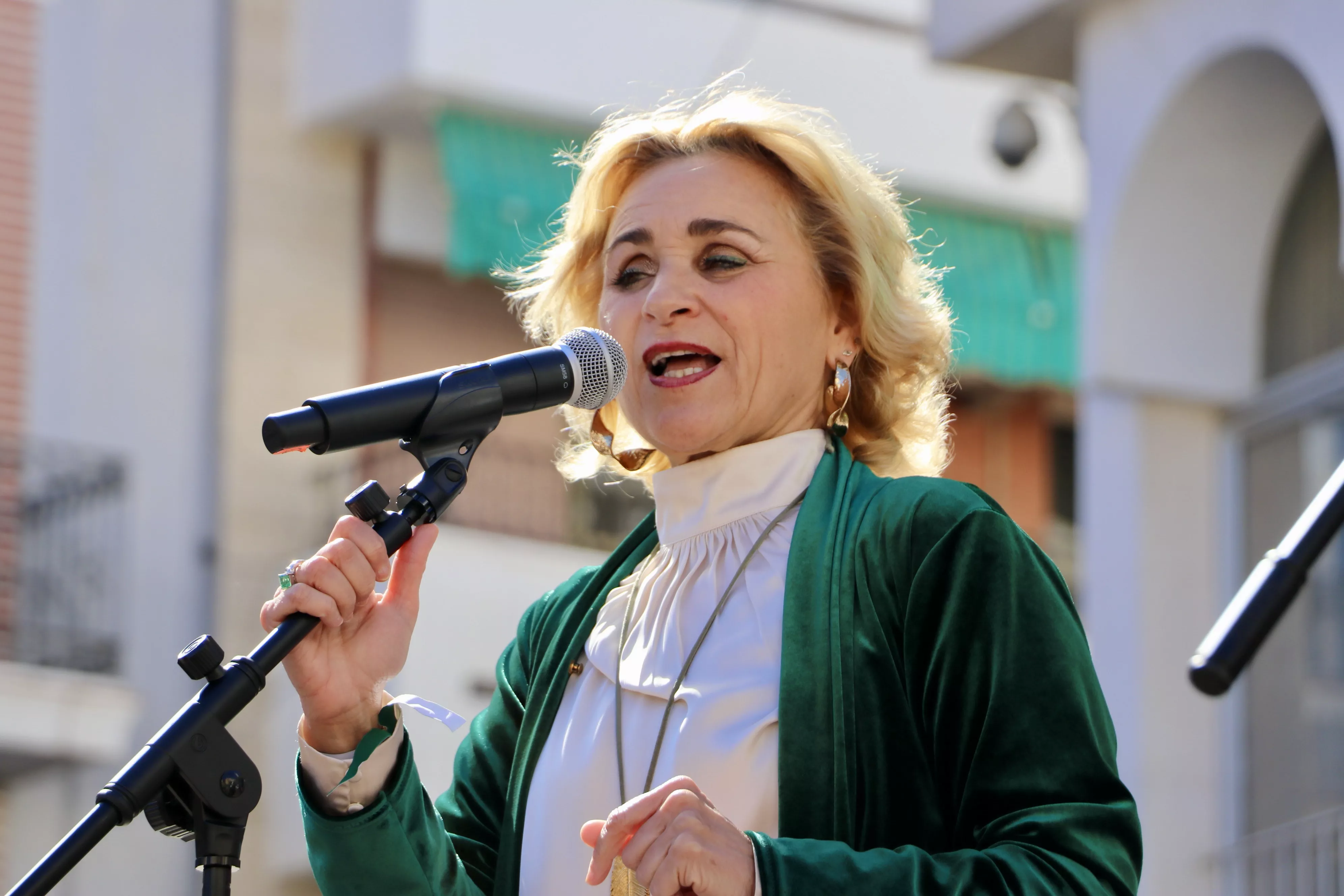 Día de Andalucía en Lucena:  Concierto de 'Siempre Así' en la Plaza Nueva