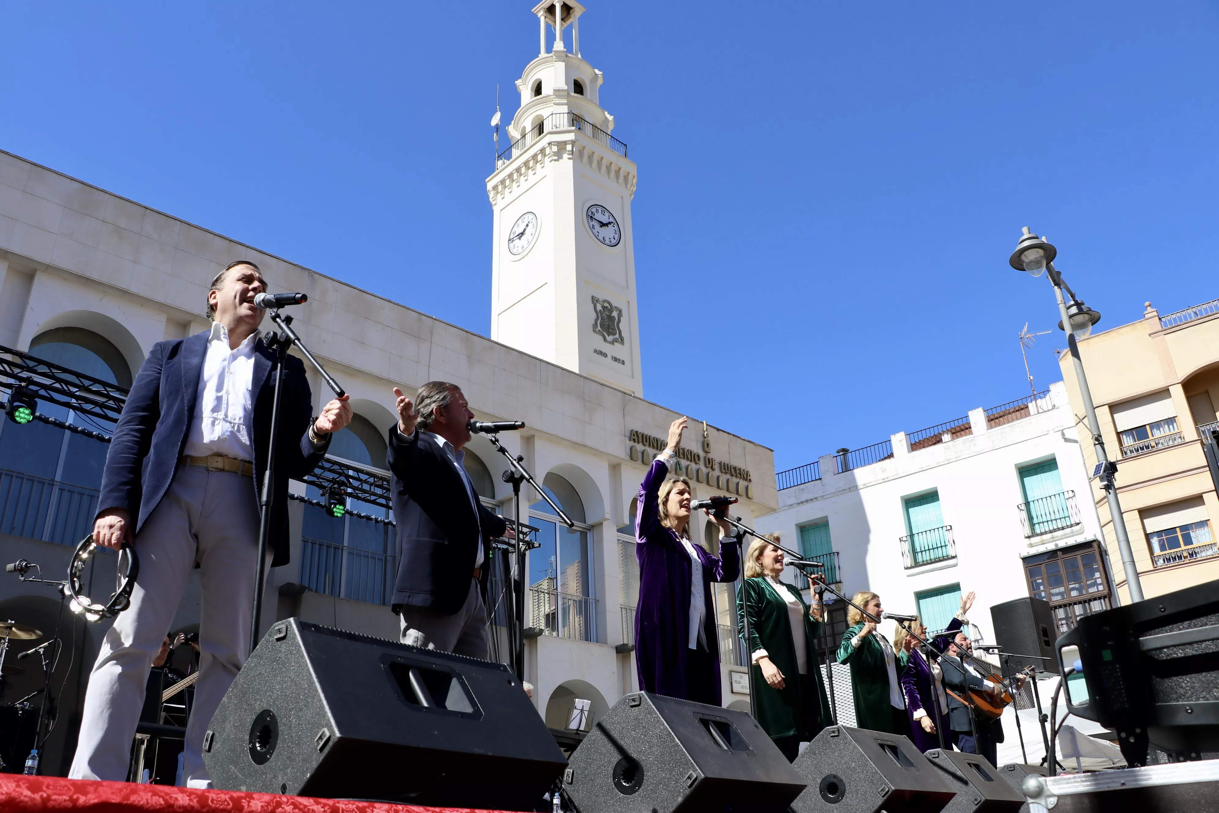 Día de Andalucía en Lucena:  Concierto de 'Siempre Así' en la Plaza Nueva