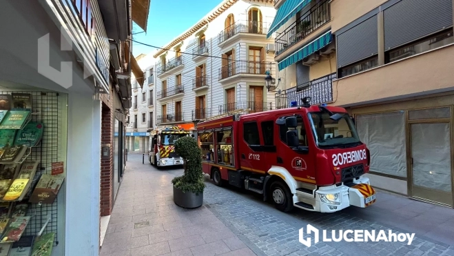 Los vehículos de bomberos en la confluencia entre Huertas y San Francisco