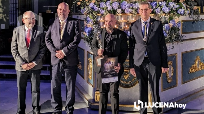 Antonio Nieto recoge su premio como ganador del del Concurso Nacional de Saetas de Cartagena Antonio Nieto recoge su premio como ganador del del Concurso Nacional de Saetas de Cartagena