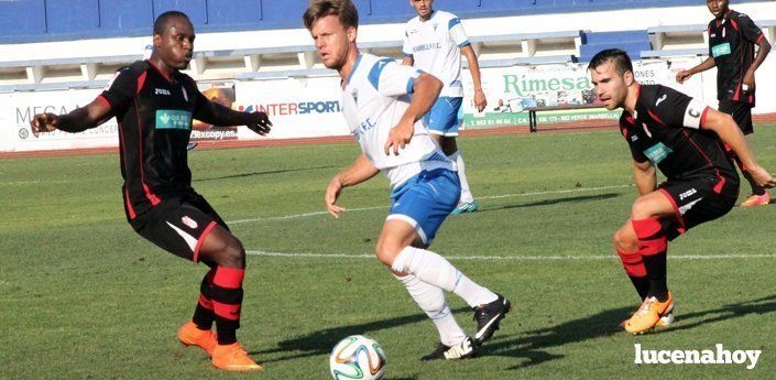  José Hermosa, con la camiseta del Marbella. Abajo, Adrián Ruiz, en un entrenamiento con el Xerez 