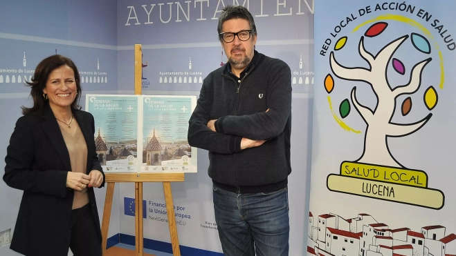 Míriam Ortiz y Mario Flores durante la presentación de la Semana de la Salud, esta mañana, en el Ayuntamiento de Lucena