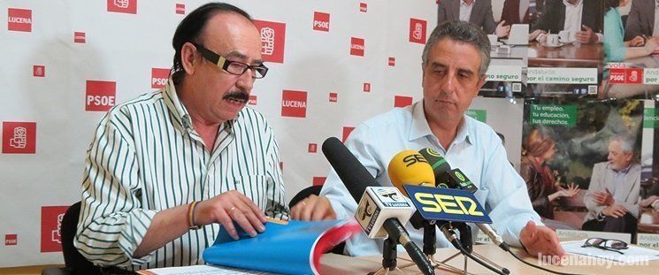  Sánchez Villatoro y Juan Pérez en la presentación de la nueva ejecutiva del PSOE. Archivo LucenaHoy 