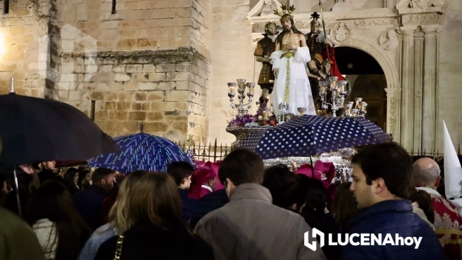 La lluvia volvió a hacer acto de presencia cuando ya entraban los últimos pasos de la cofradía del Amor y Paz La lluvia volvió a hacer acto de presencia cuando ya entraban los últimos pasos de la cofradía del Amor y Paz
