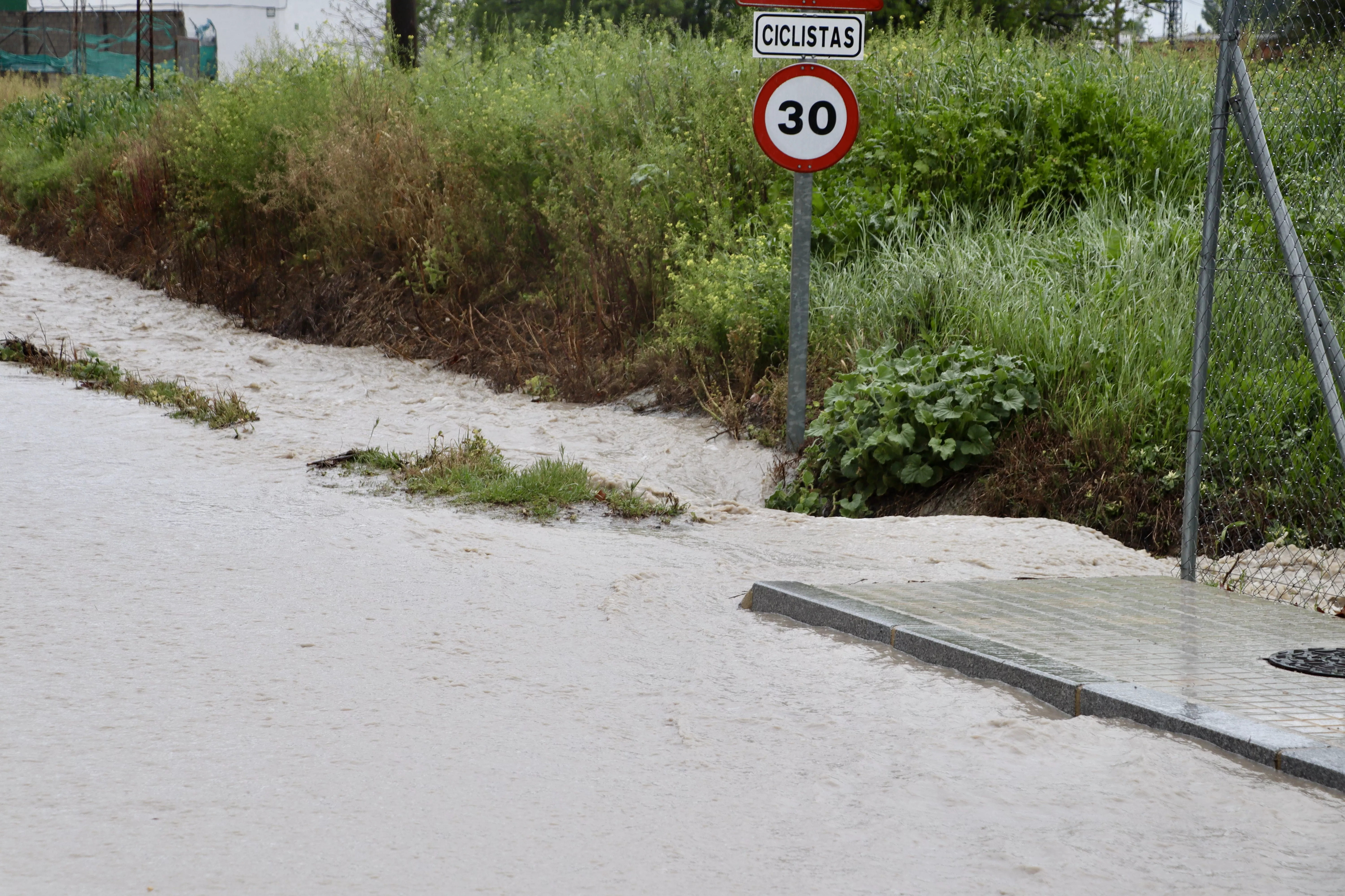 La tormenta deja problemas en distintos puntos de Lucena
