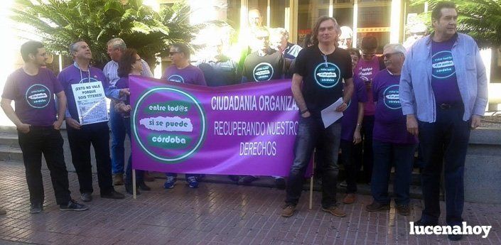  Presentación en Córdoba de "Entre todos sí se puede", liderada por Vicente Dalda, a la derecha. 