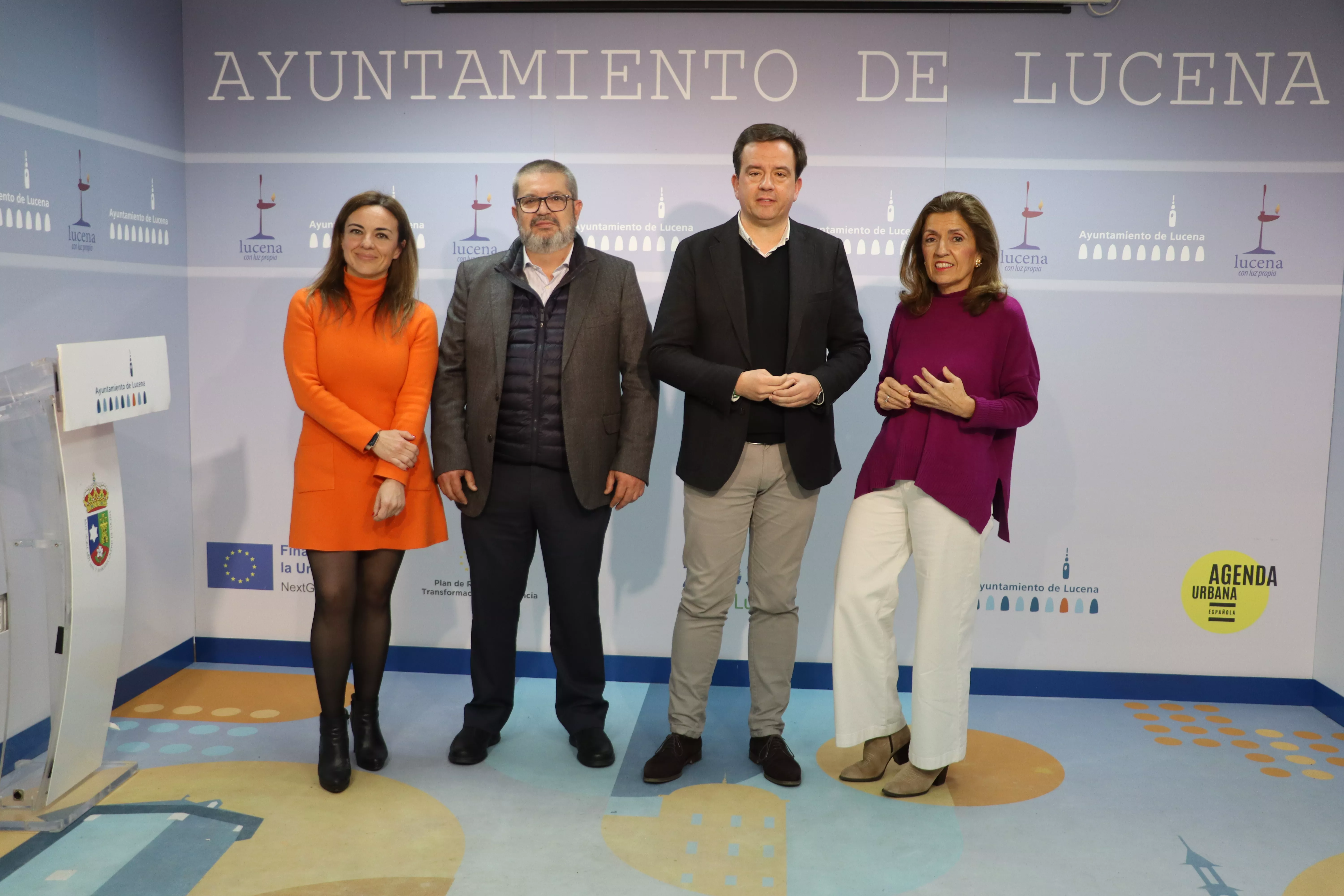 María Jesús Botella junto al alcalde de Lucena, Aurelio Fernández, y el Gerente y la Directora Médica del Área Sanitaria Sur de Córdoba tras la rueda de prensa