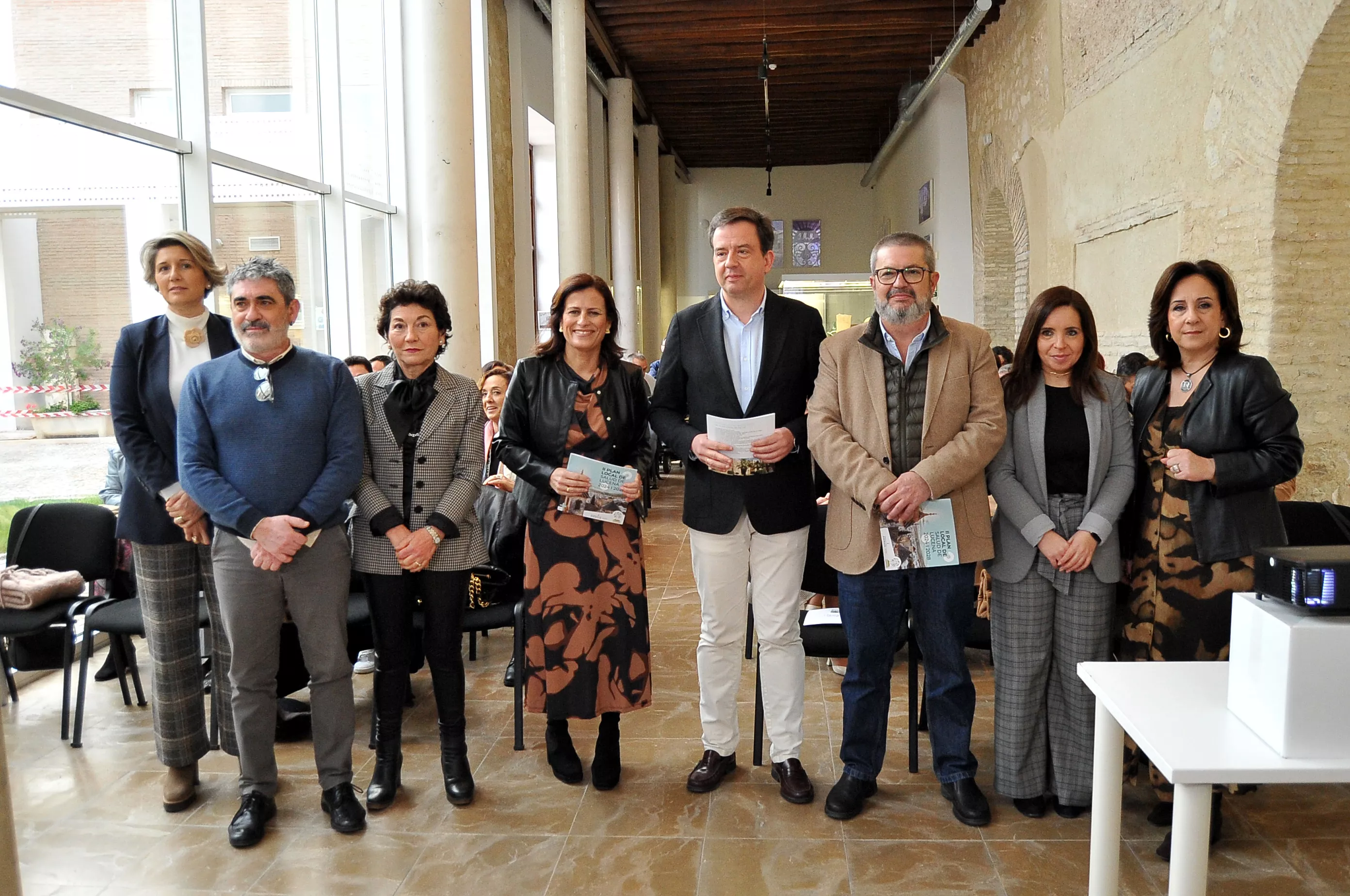 Autoridades asistentes a la presentación del II Plan Local de Salud