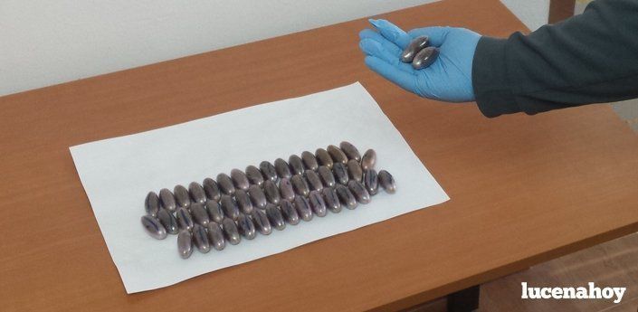  La Guardia Civil detiene a dos hombres, uno menor de edad, con 50 'bellotas' de hachís 