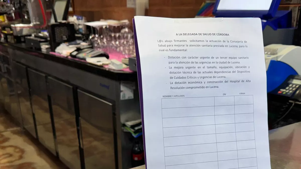 Una de las hojas de firmas distribuidas por las plataformas ciudadanas en bares y establecimientos comerciales