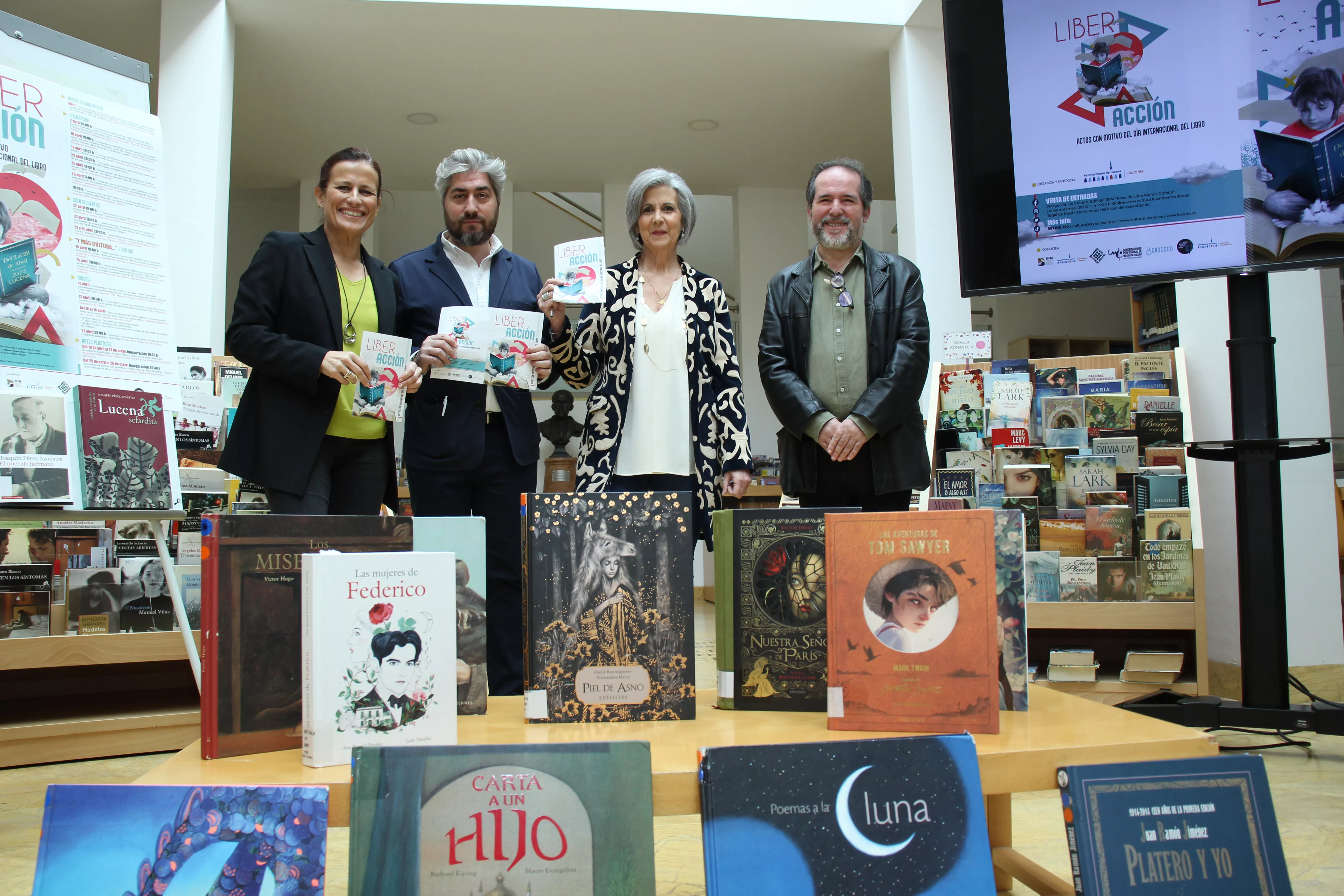 Míriam Ortiz, Francisco Barbancho, Teresa Ferrer y Julio Flores durante la presentación de los actos del Día del Libro