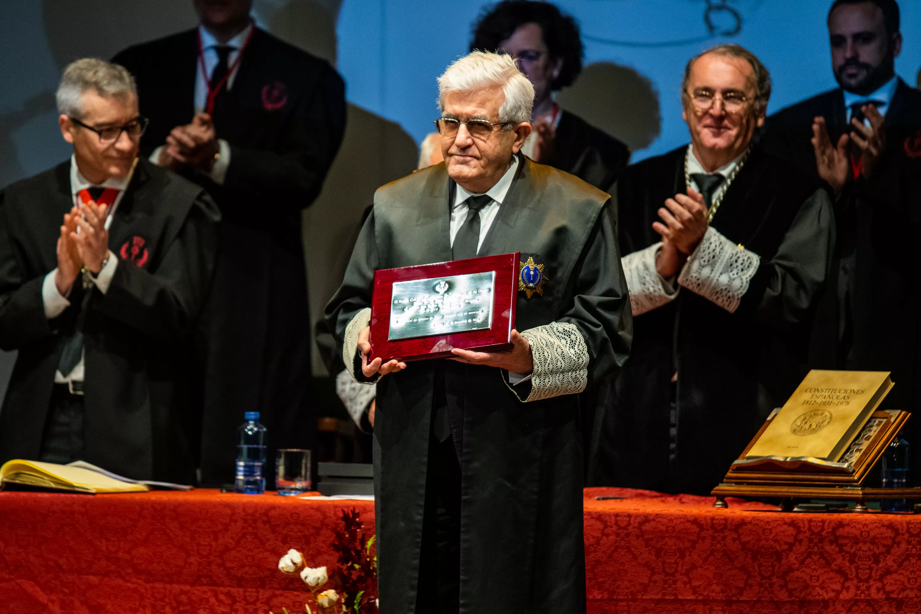 Juan González Palma, durante el reconocimiento al haber cumplido 50 años de permanencia en el Colegio de Abogados de Lucena, en 2022. Archivo