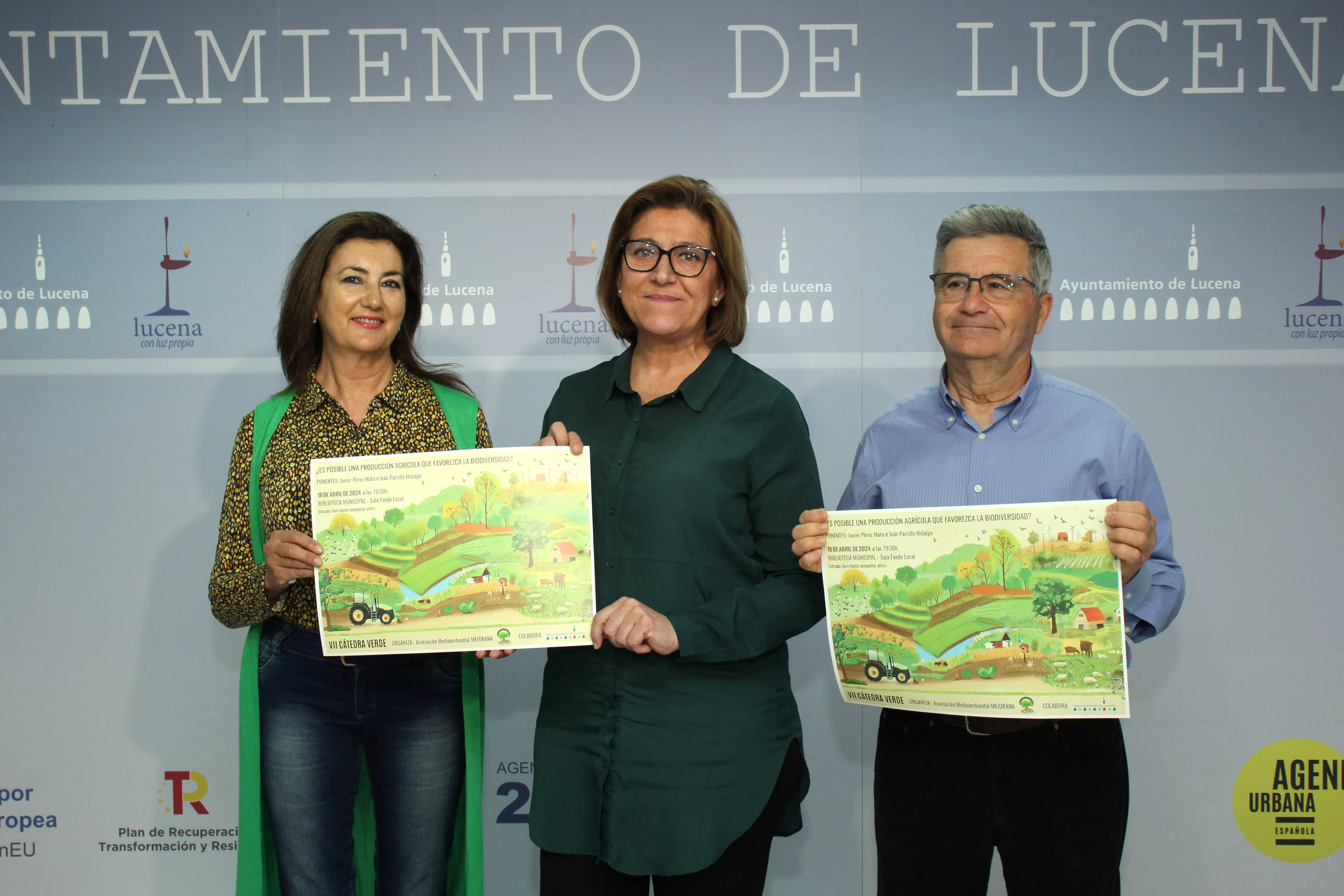 Elisa Huerta, Charo Valverde y Antonio Palomino durante la presentación de la Cátedra Verde