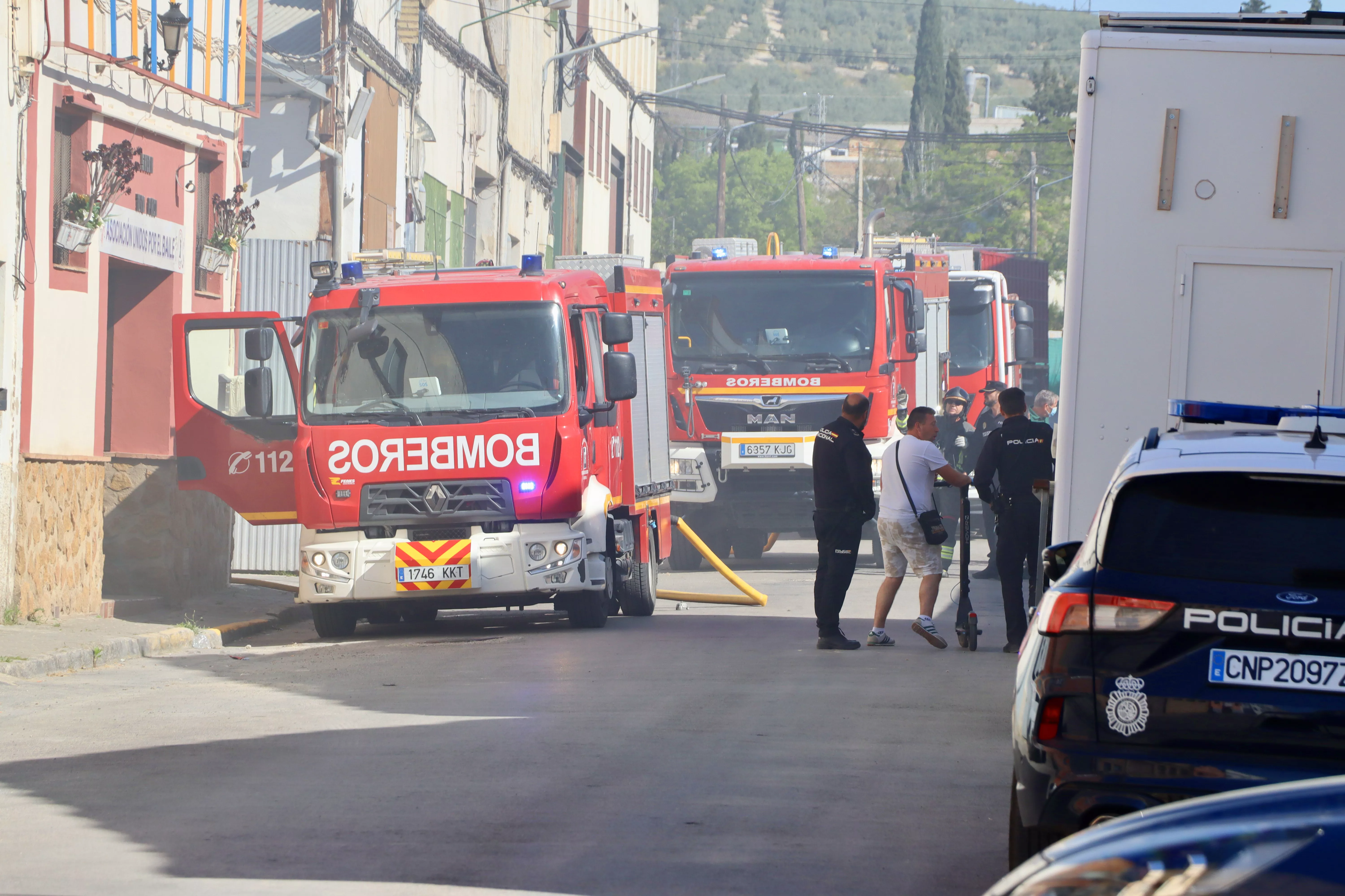 Incendio en Lucena en una nave en la Vereda de Castro