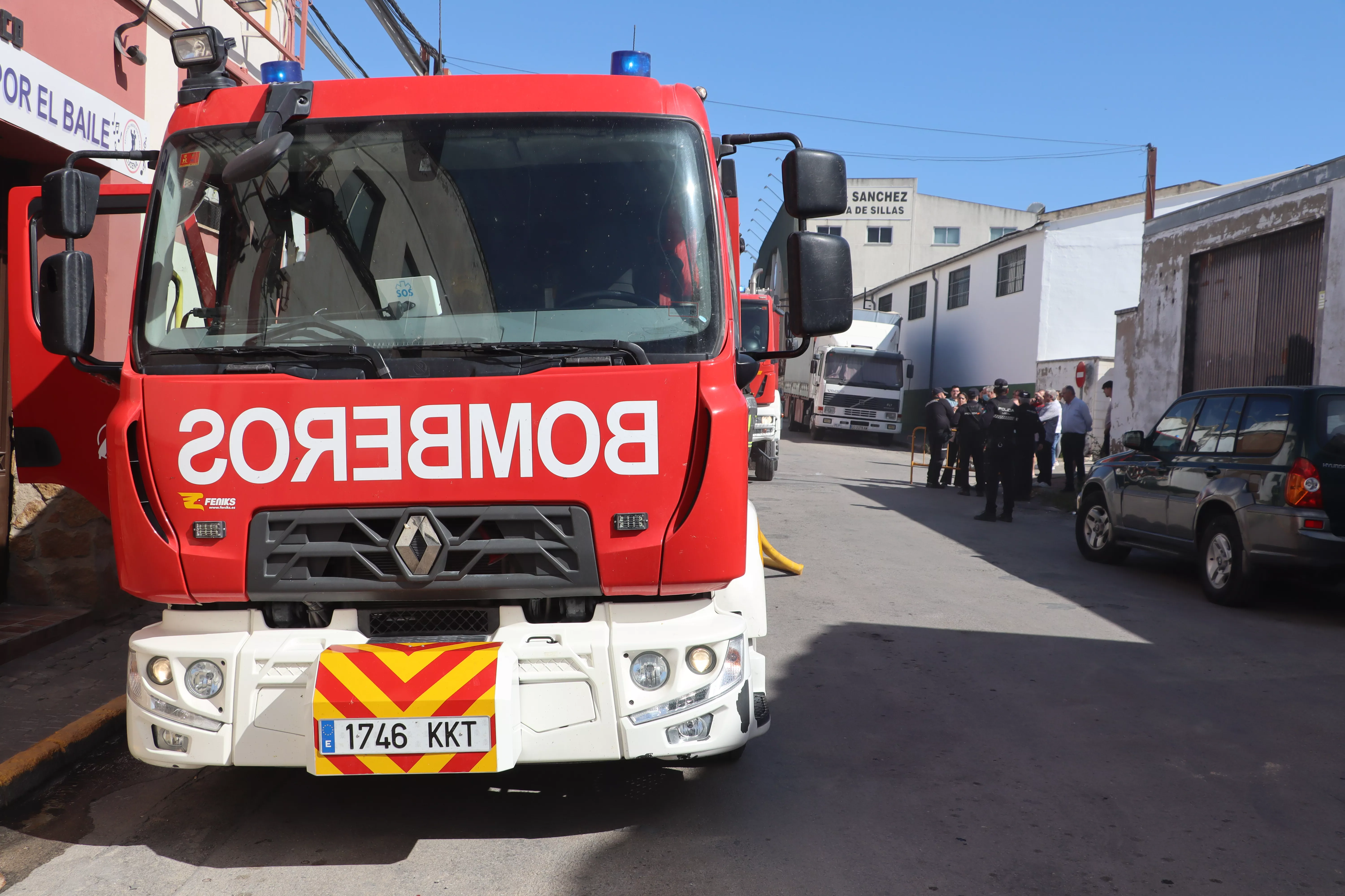 Incendio en Lucena en una nave en la Vereda de Castro