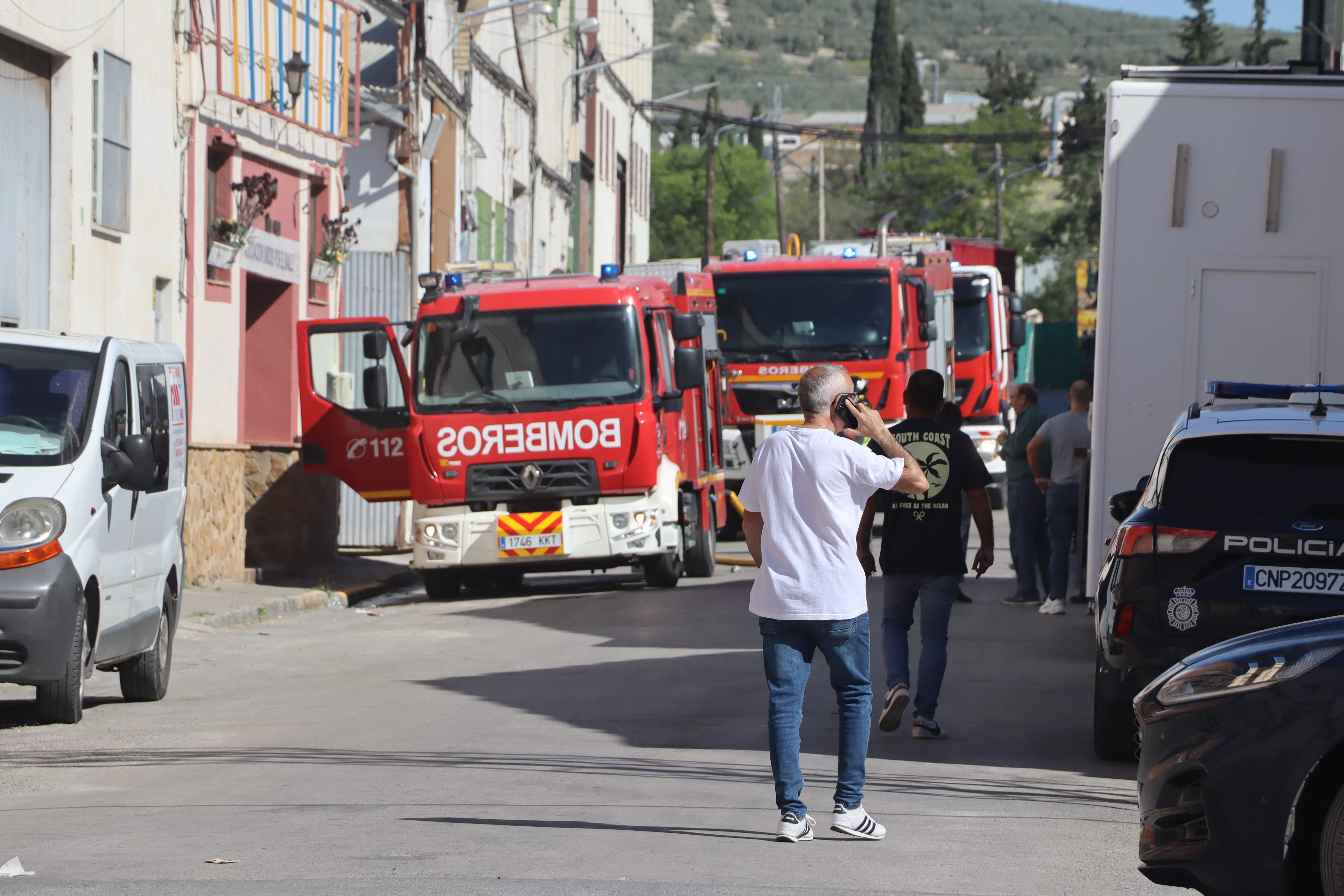 Incendio en Lucena en una nave en la Vereda de Castro