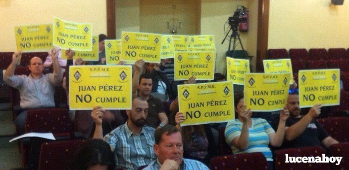  La policía local vuelve a manifestarse en el pleno y Pérez dice que "ha cumplido el 80% de sus peticiones" 