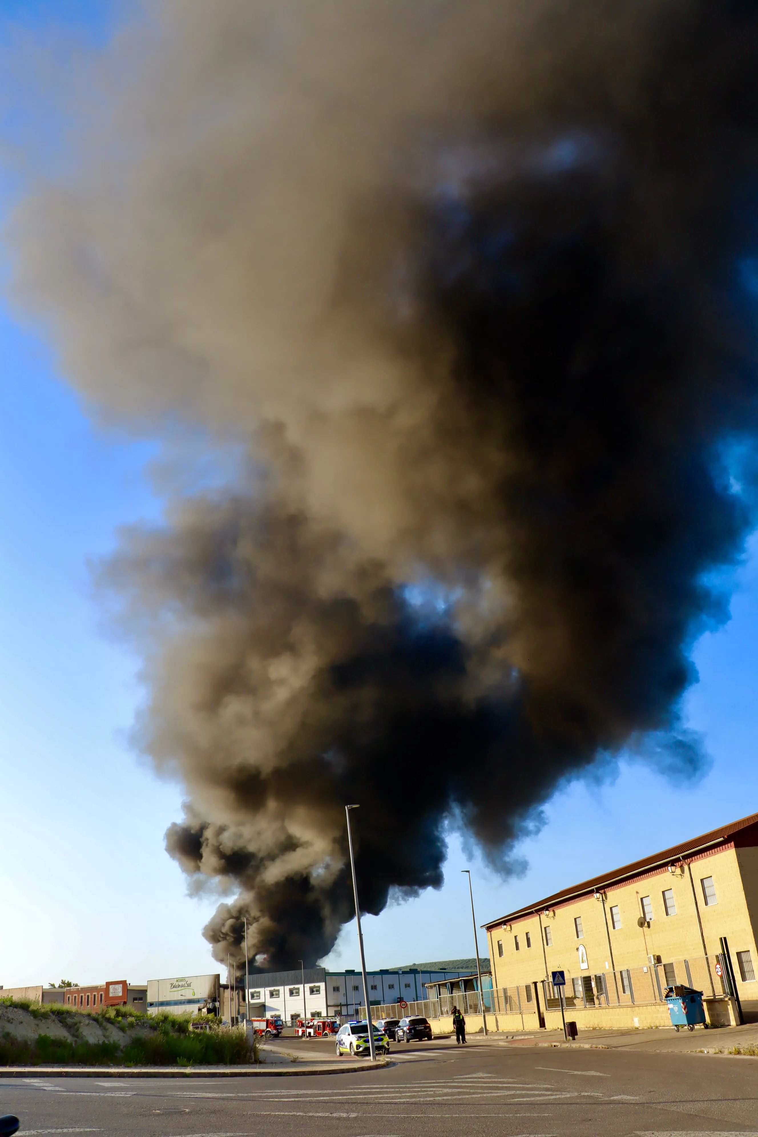 Incendio en la empresa Balcón del Sur de Lucena