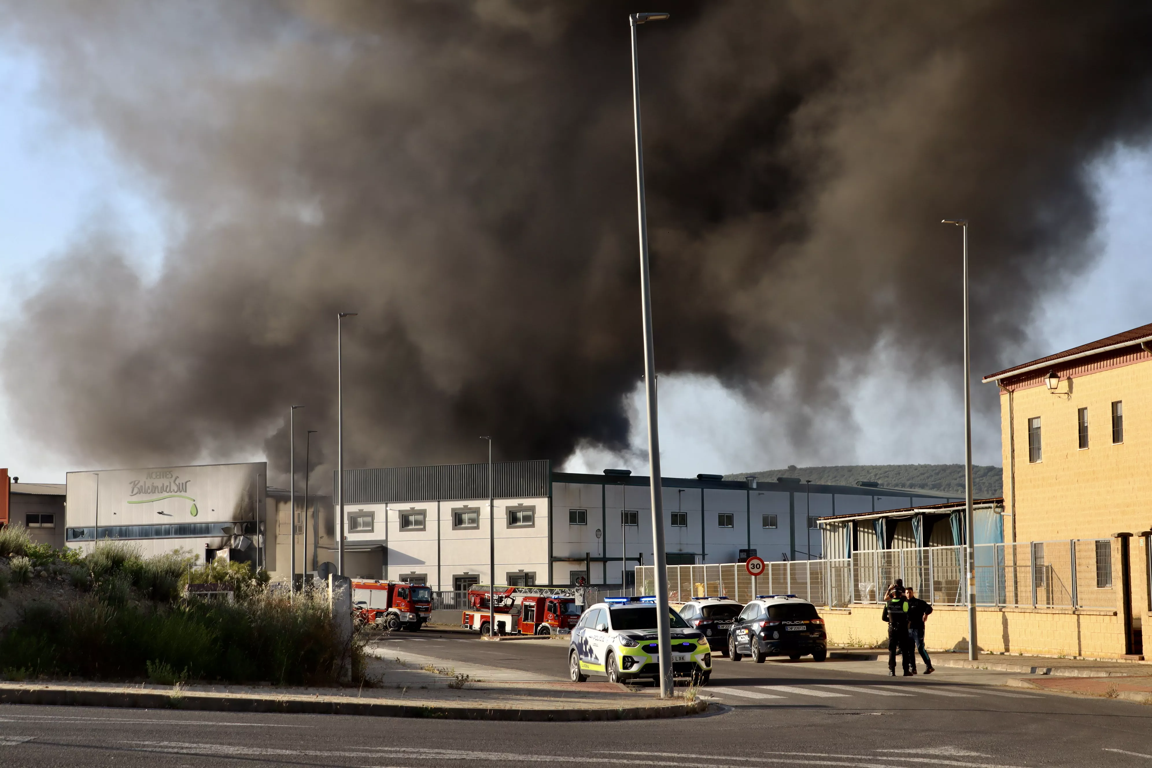 Incendio en la empresa Balcón del Sur de Lucena