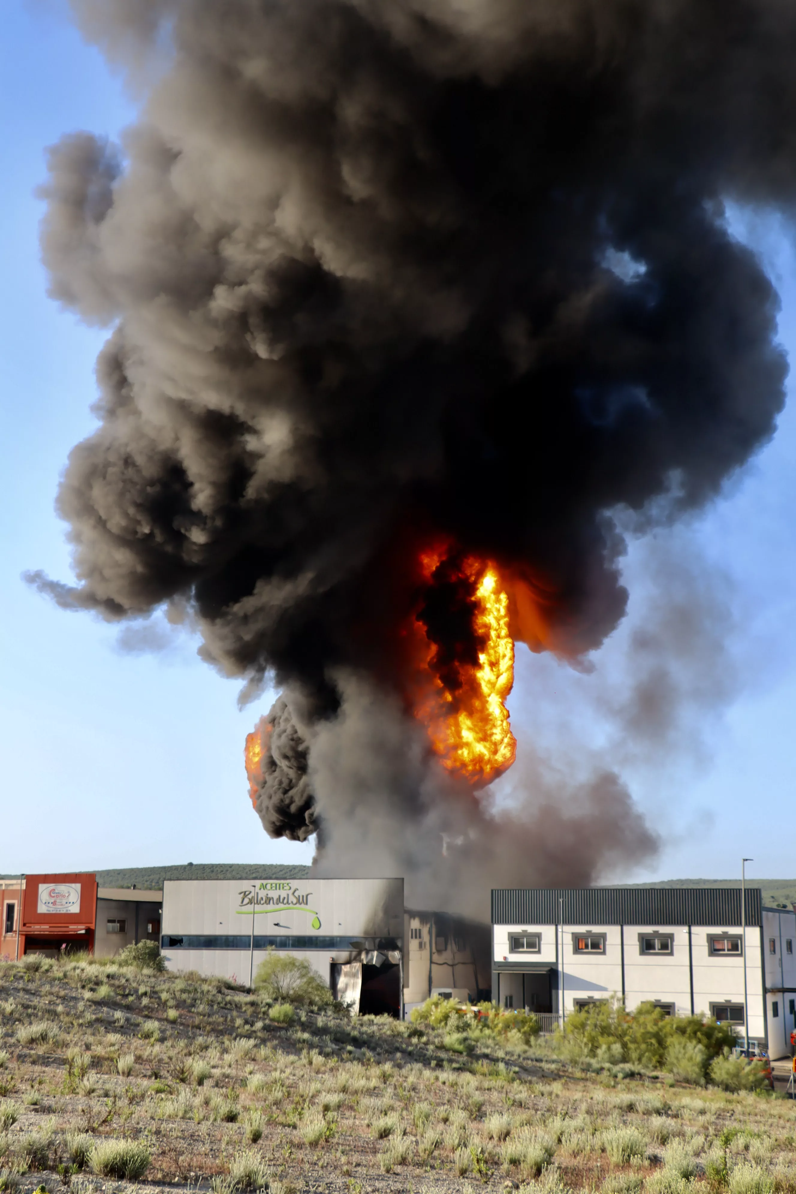 Incendio en la empresa Balcón del Sur de Lucena