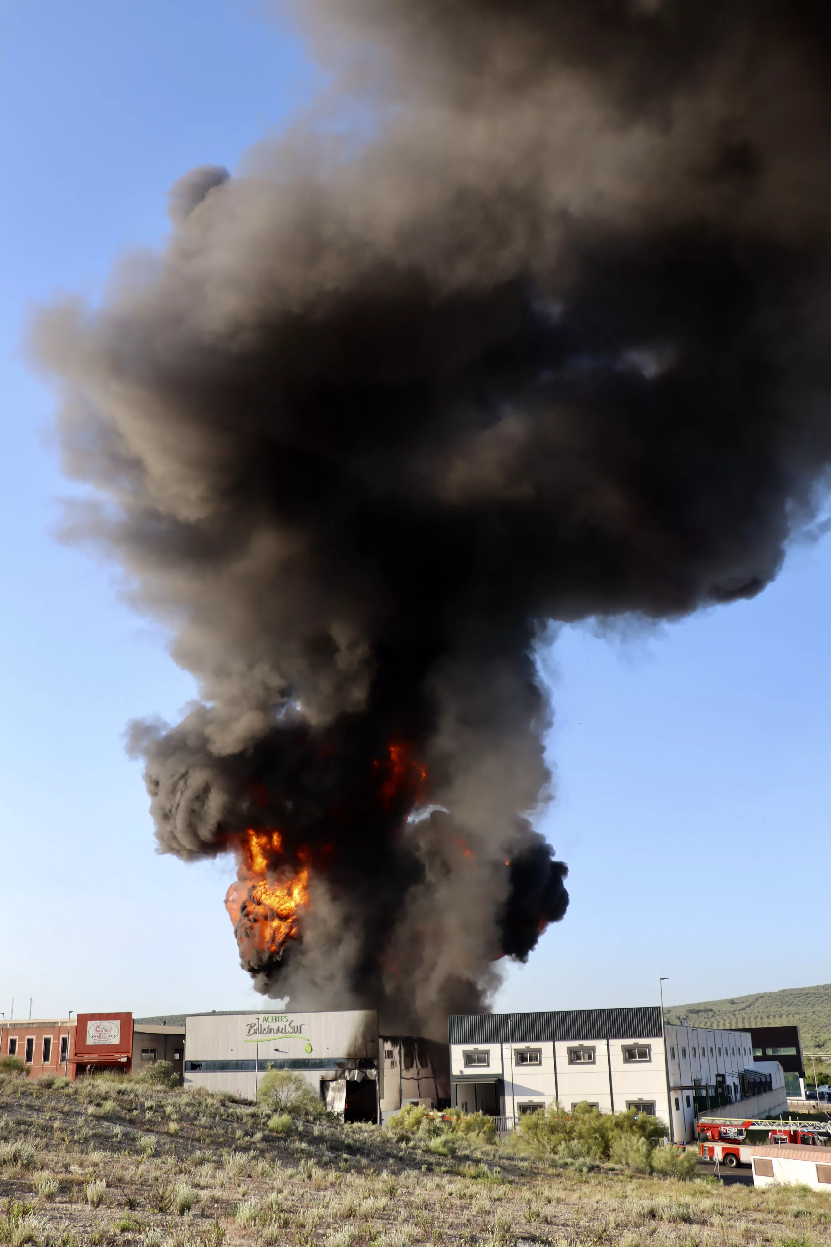 Incendio en la empresa Balcón del Sur de Lucena