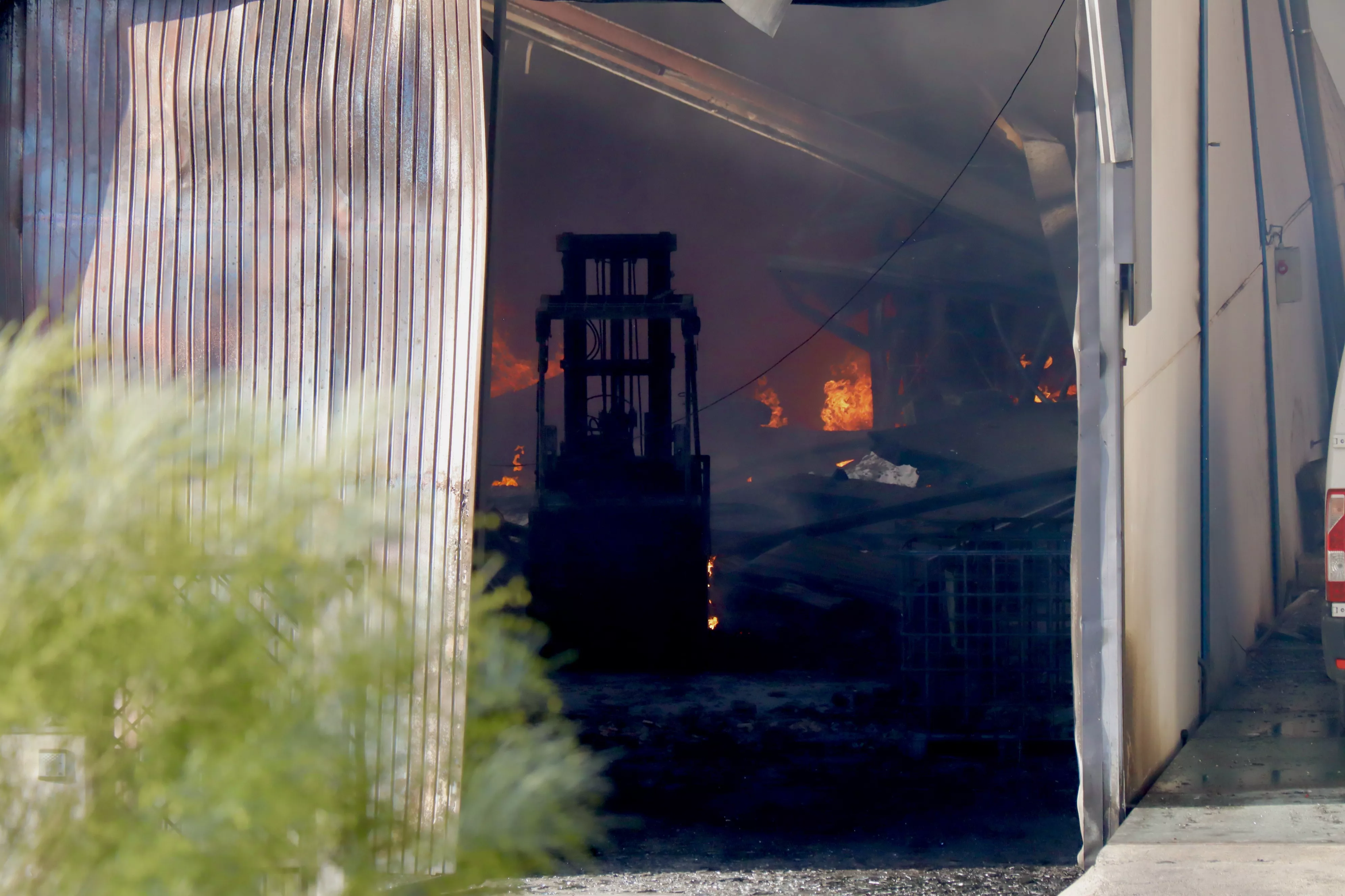 Incendio en la empresa Balcón del Sur de Lucena