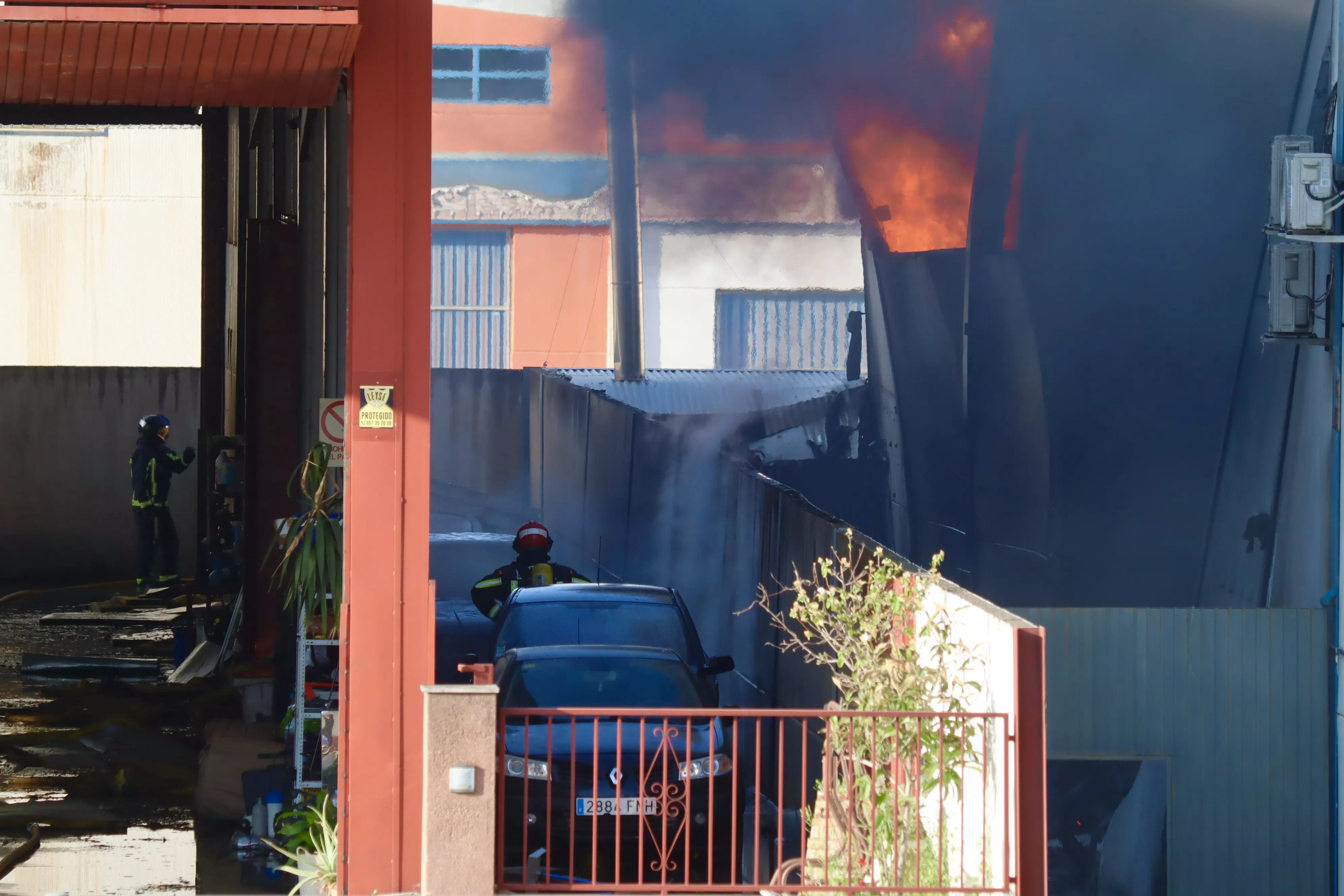 Incendio en la empresa Balcón del Sur de Lucena