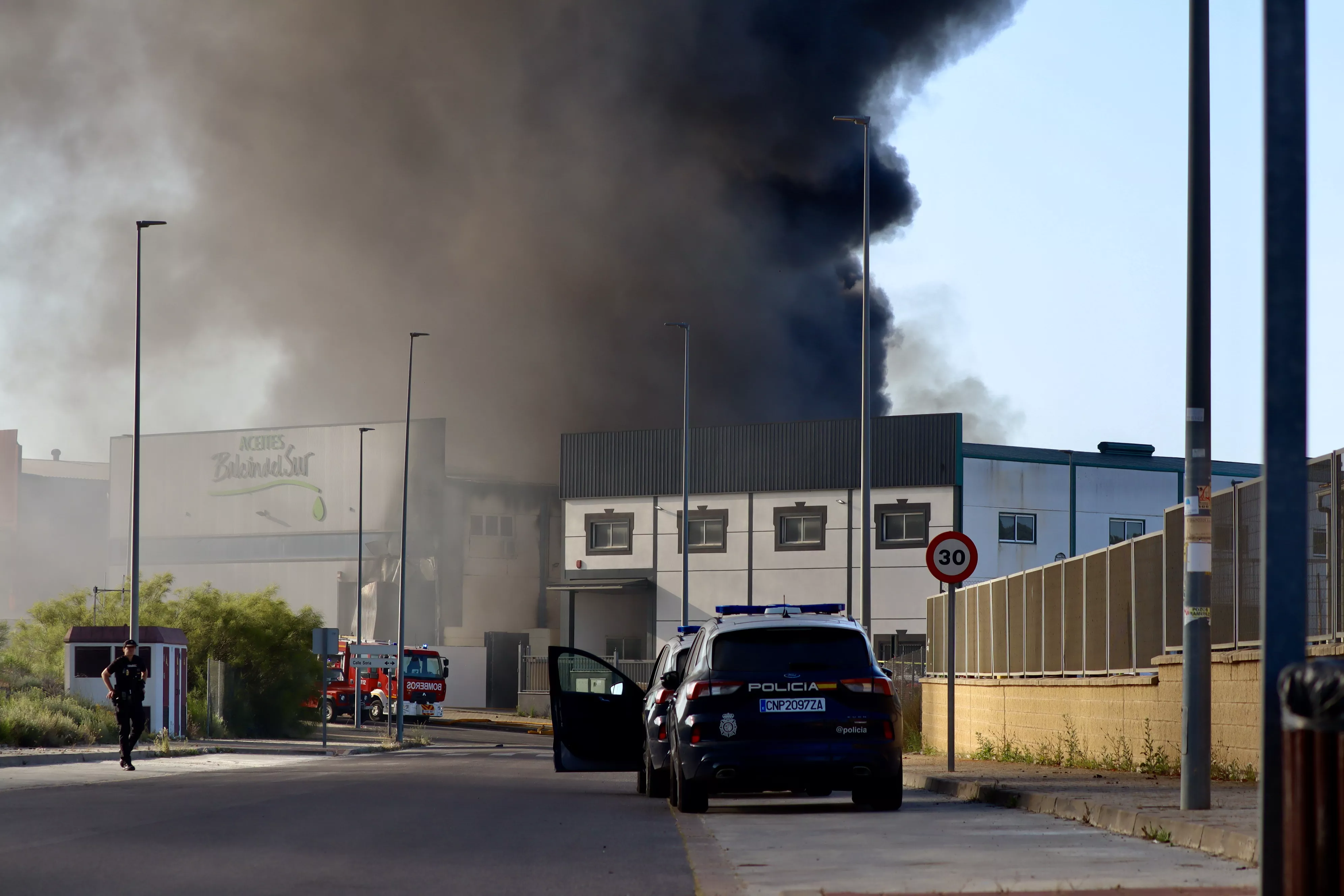 Incendio en la empresa Balcón del Sur de Lucena