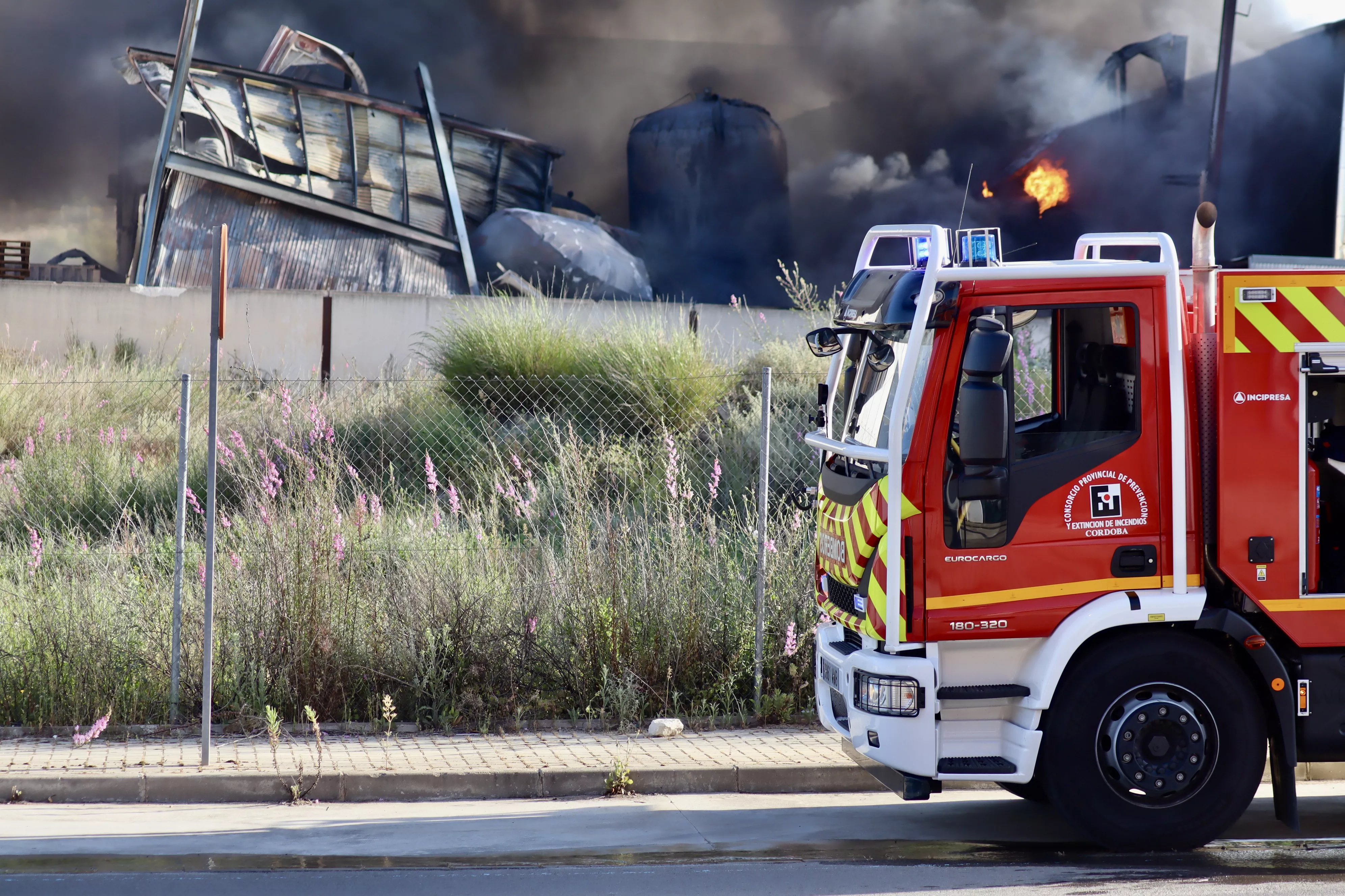 Incendio en la empresa Balcón del Sur de Lucena