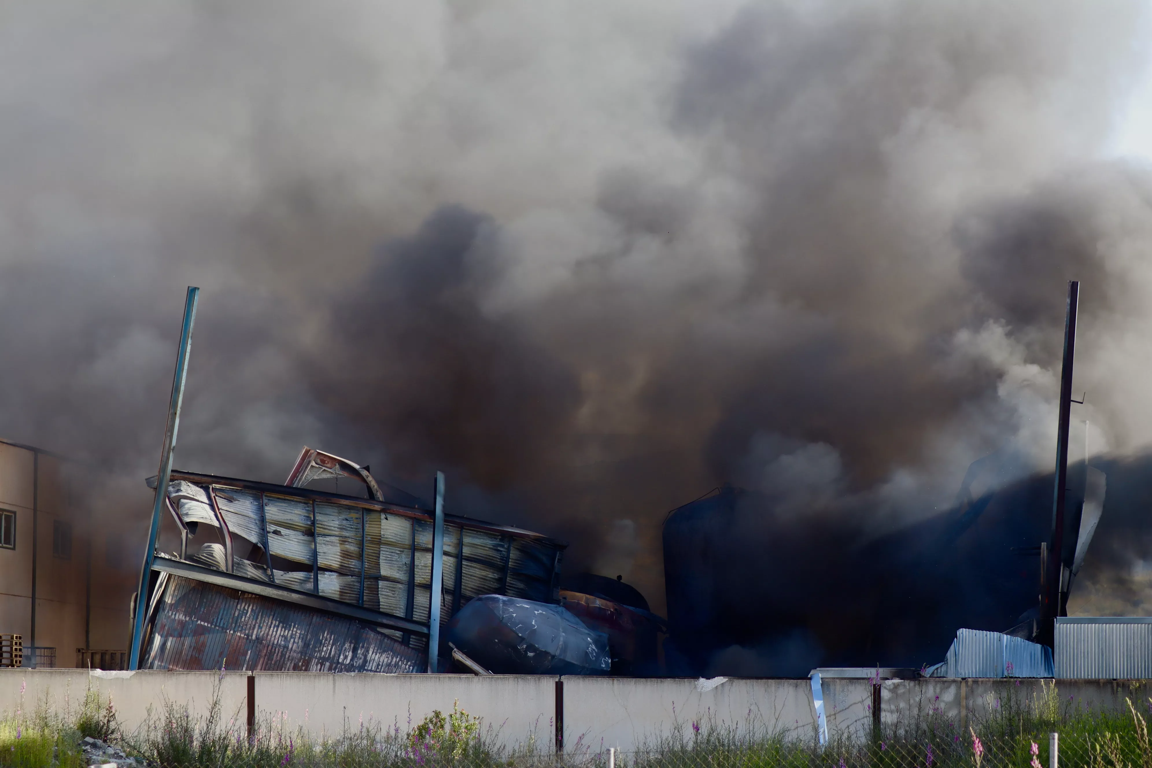 Incendio en la empresa Balcón del Sur de Lucena