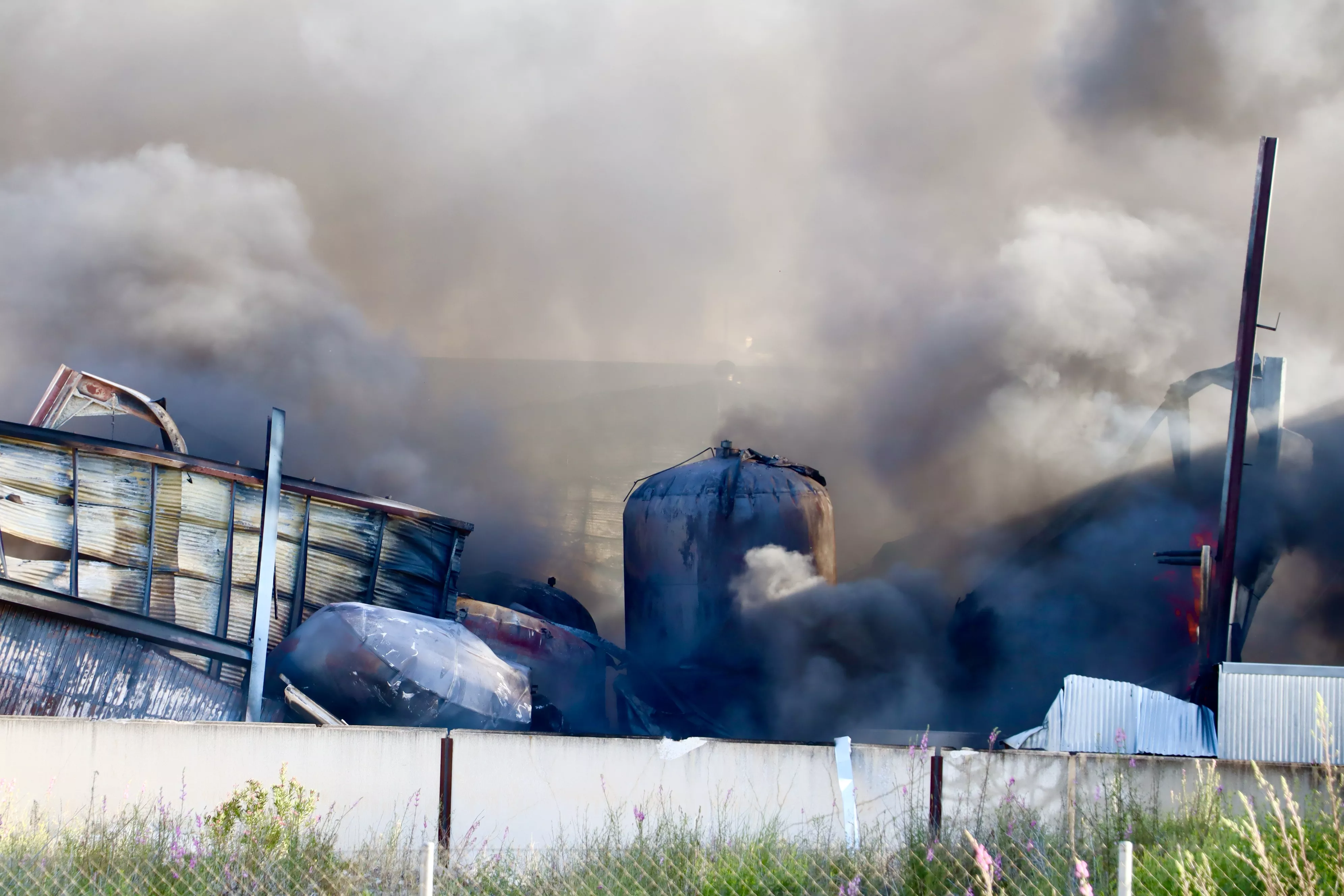 Incendio en la empresa Balcón del Sur de Lucena