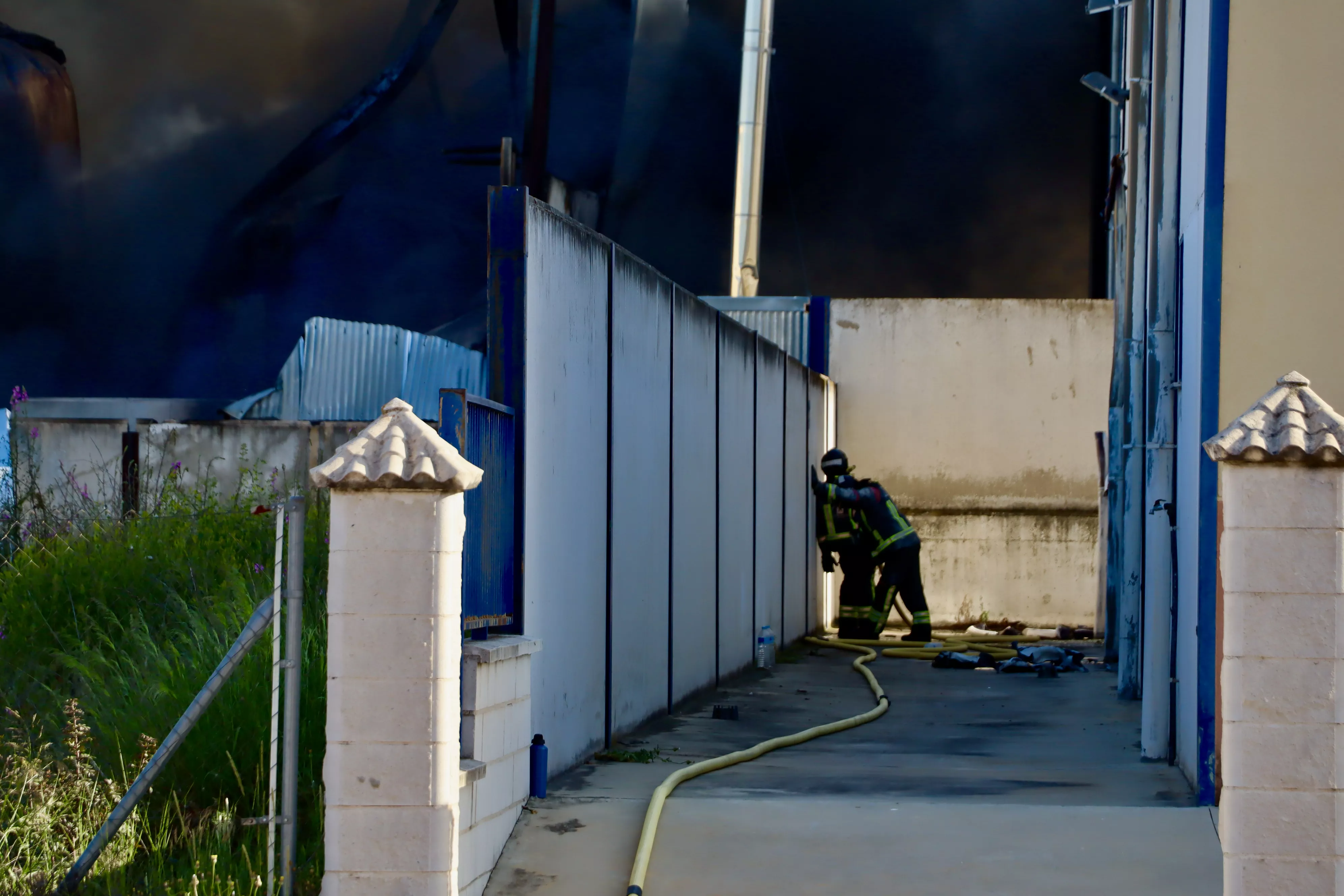 Incendio en la empresa Balcón del Sur de Lucena