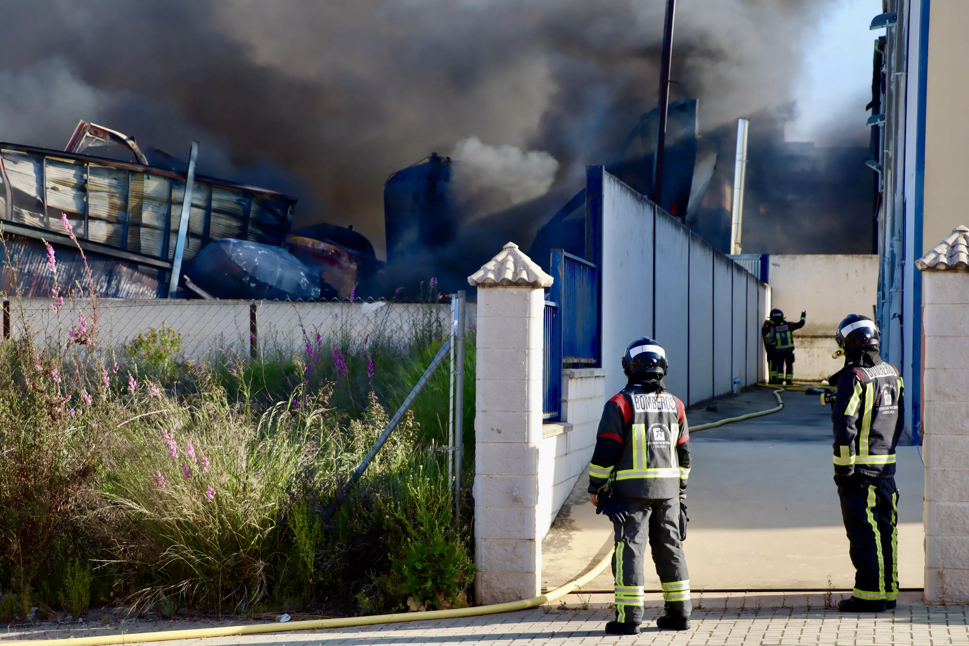 Incendio en la empresa Balcón del Sur de Lucena