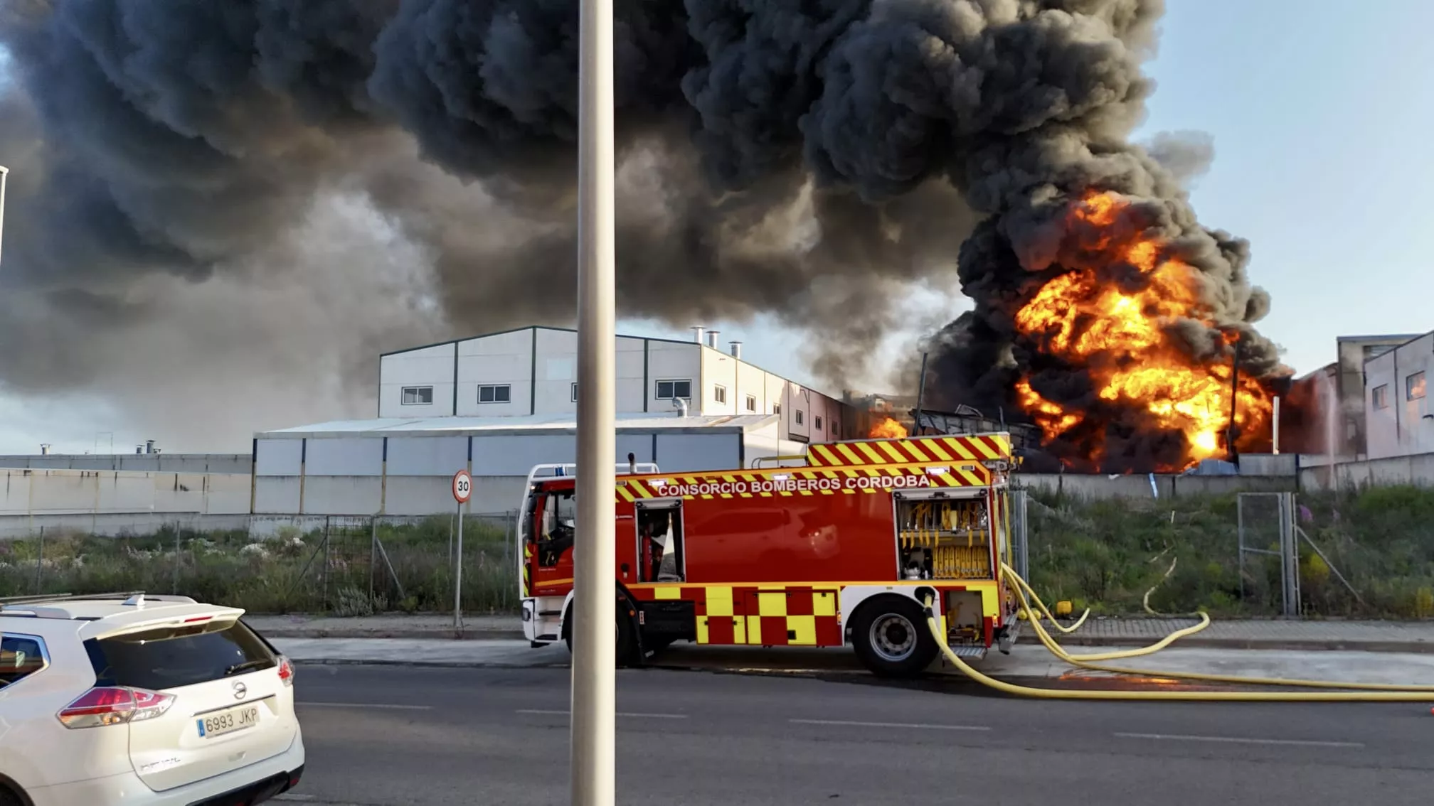 Incendio en la empresa Balcón del Sur de Lucena. Miguel Ángel Arjona