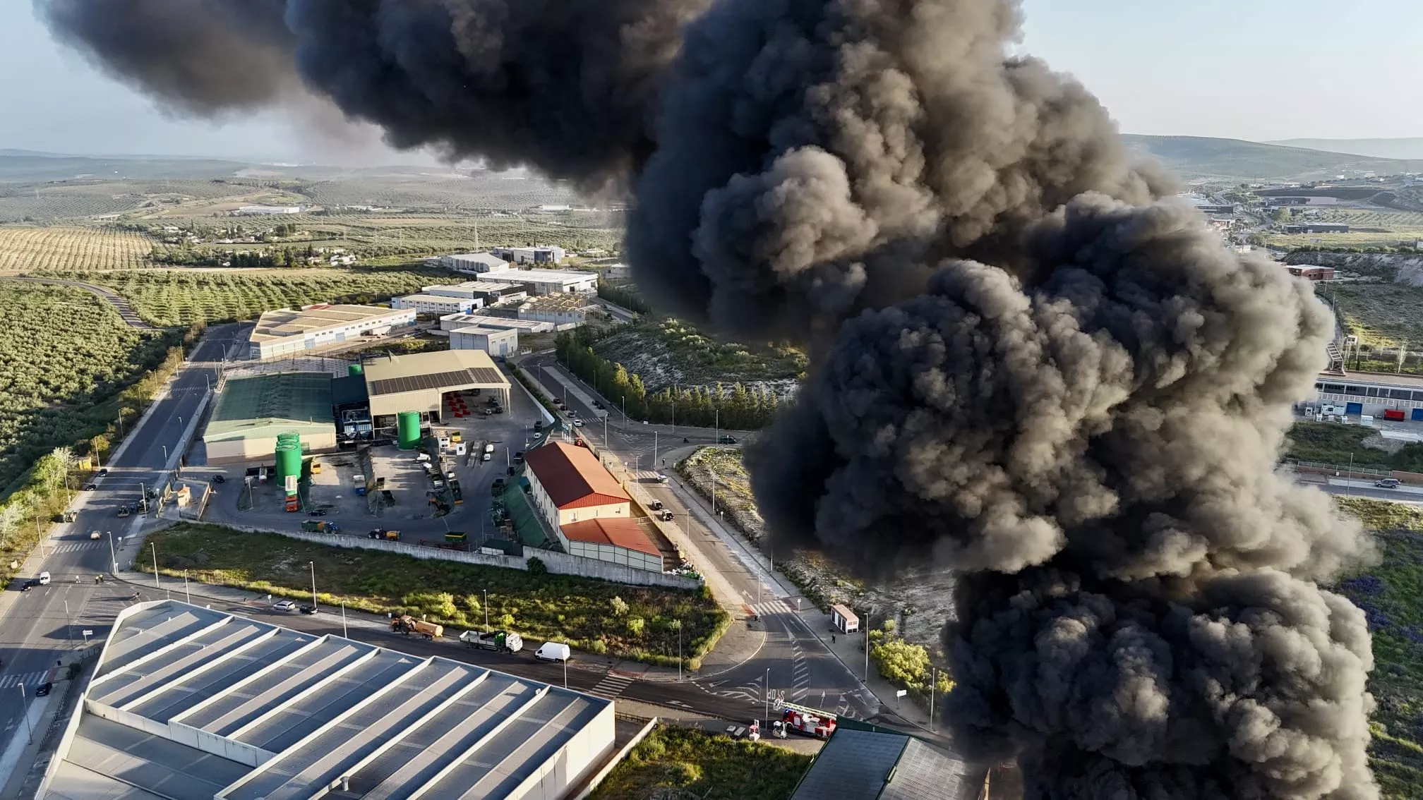 Incendio en la empresa Balcón del Sur de Lucena. Miguel Ángel Arjona