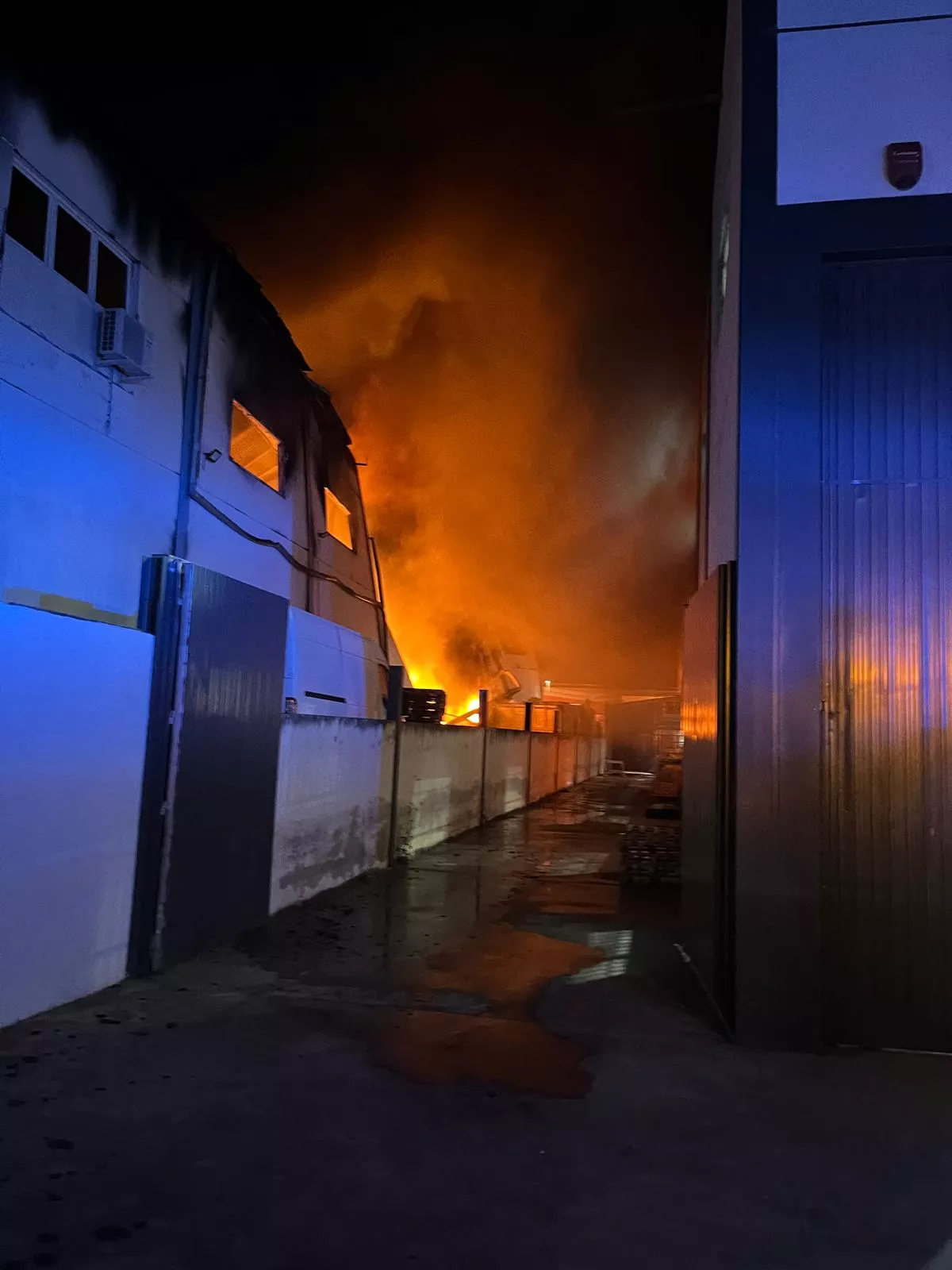 Incendio en la empresa Balcón del Sur de Lucena