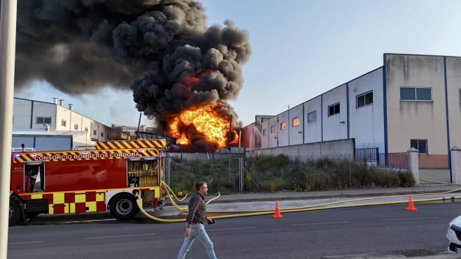 Incendio en la empresa Balcón del Sur de Lucena. Miguel Ángel Arjona Incendio en la empresa Balcón del Sur de Lucena. Miguel Ángel Arjona