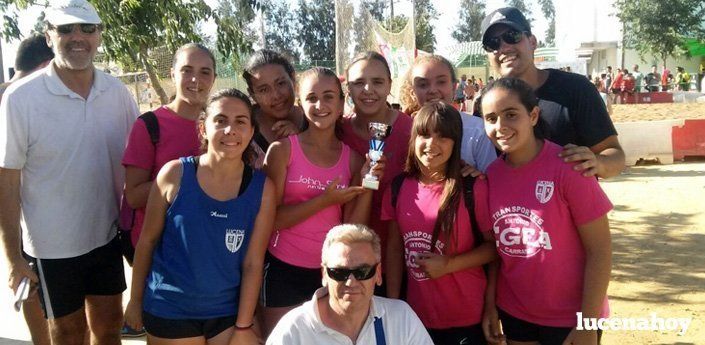  El equipo infantil femenino del BM Lucena triunfa en el Torneo de Balonmano Playa de Utrera (fotos) 