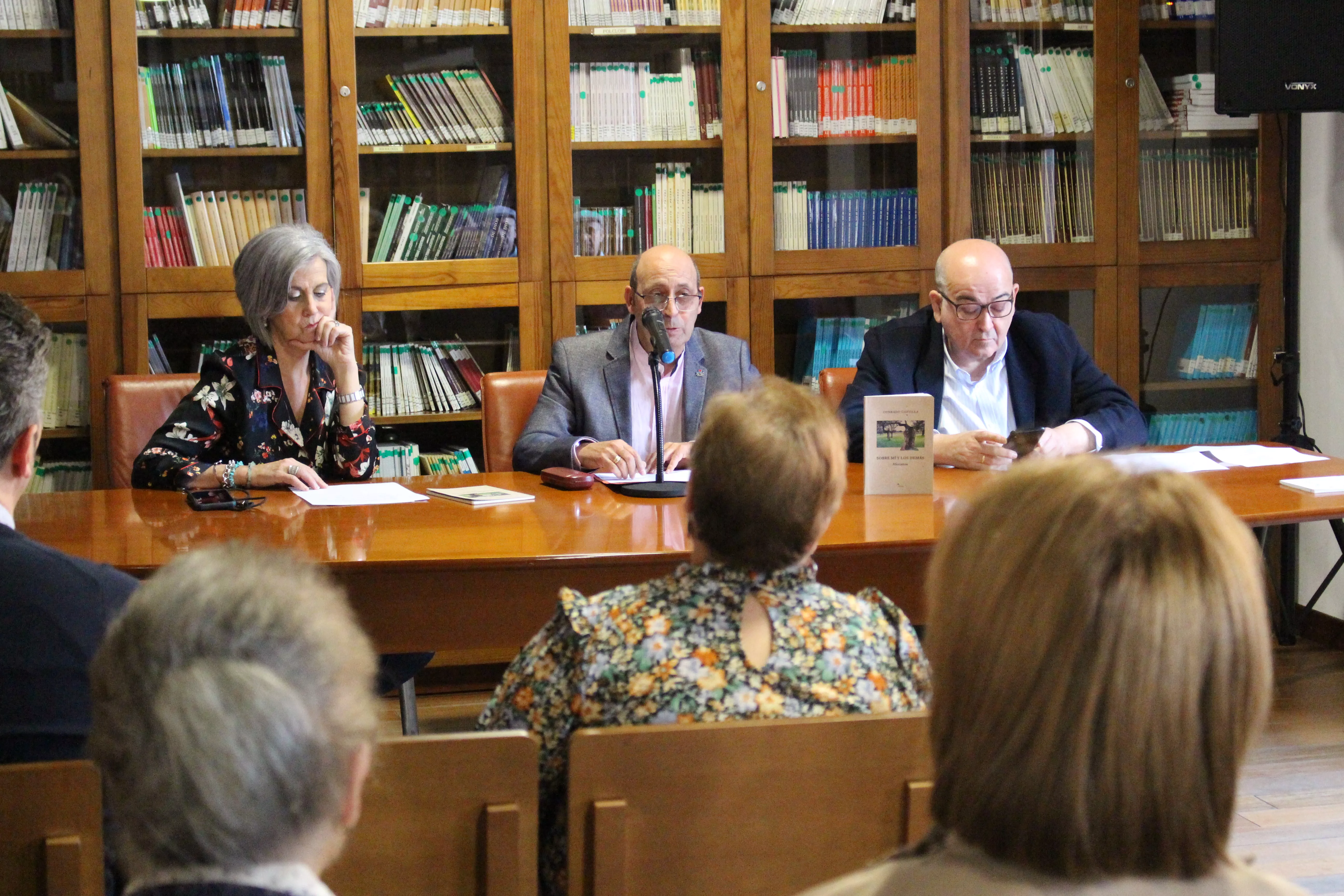 Presentación de "Sobre mi y los demás. Aforismos", de Conrado Castilla