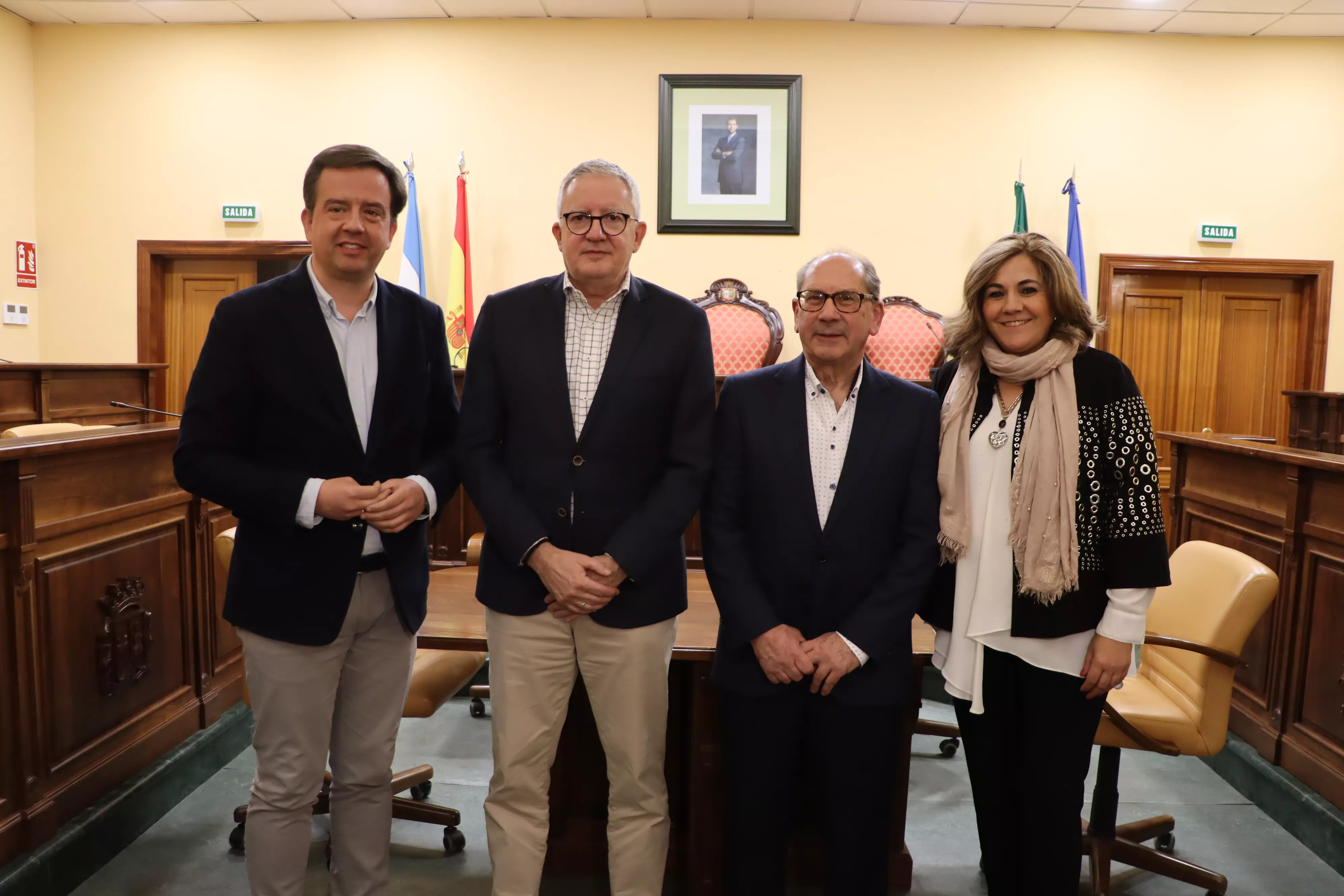 La nueva asociación de empresarios del sector de la madera y el mueble de Lucena, AMALU, se ha presentado hoy en el salón de plenos del Ayuntamiento