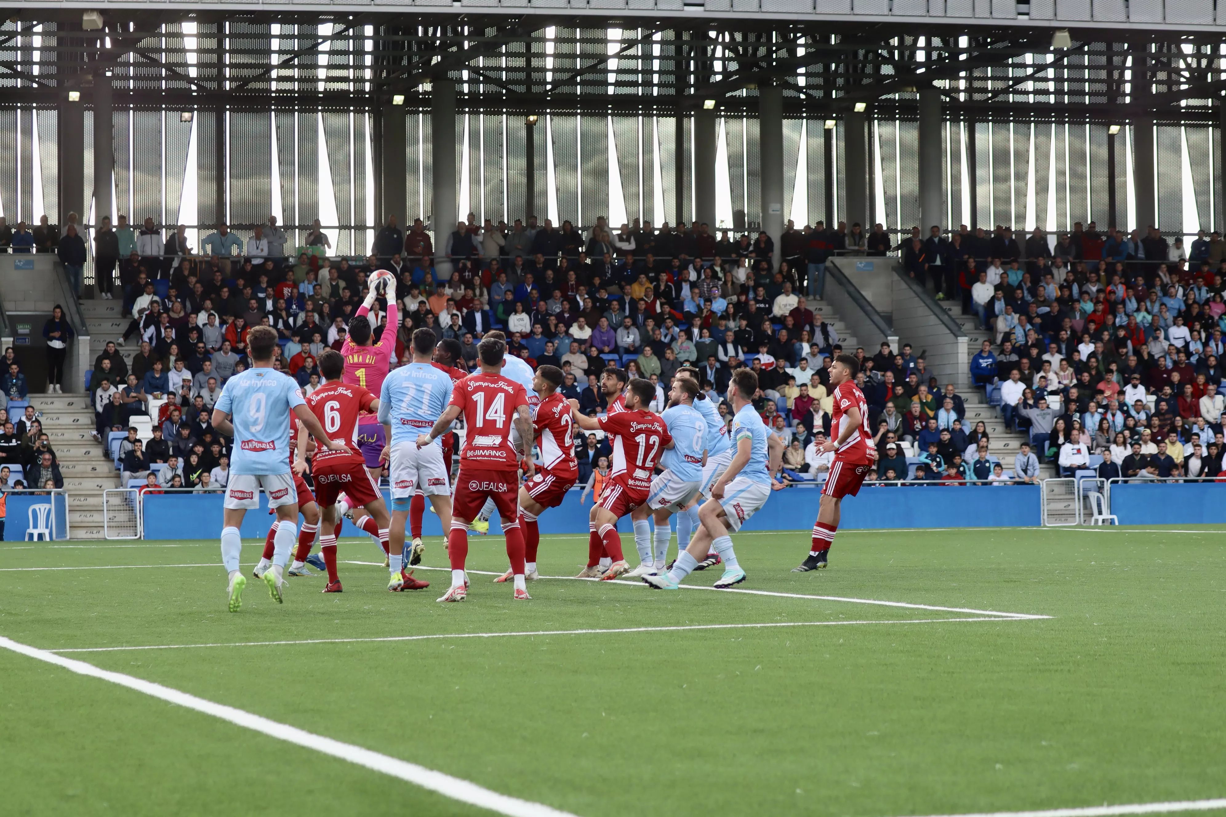 Un lance del partido entre Ciudad de Lucena -Xerez CD