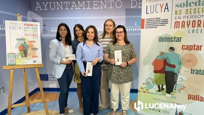 La delegada de Servicios Sociales y el equipo de trabajo del programa LUCYA durante la rueda de prensa