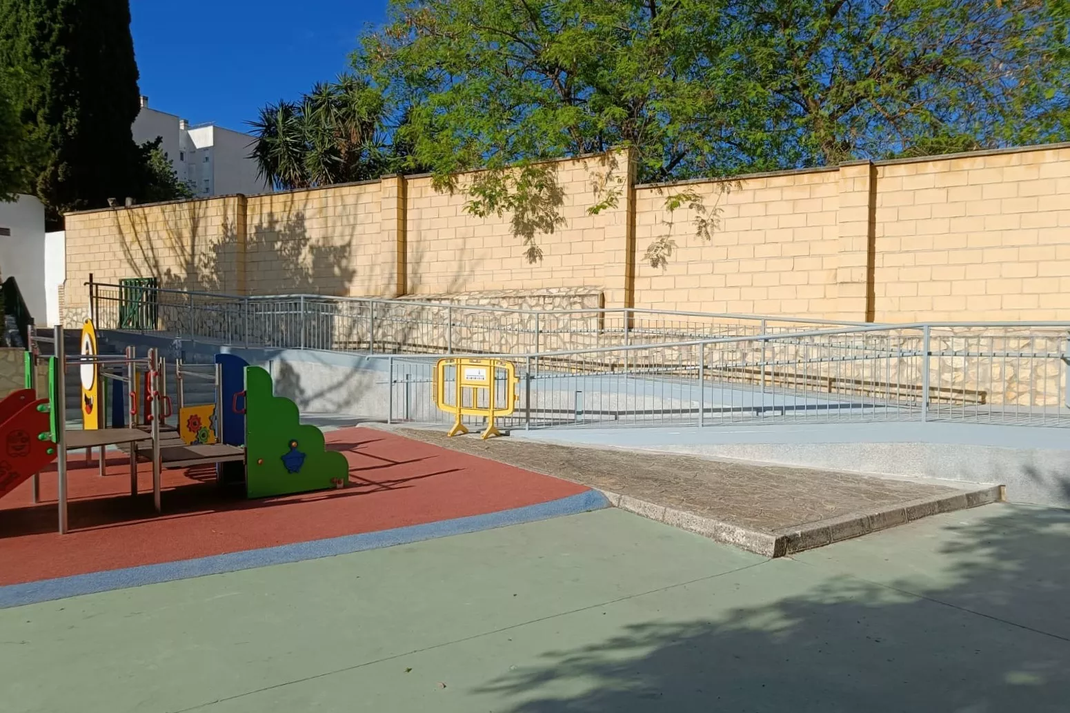 Nuevas rampas adaptadas a la normativa en el CEIP Nuestra Señora Araceli de Lucena