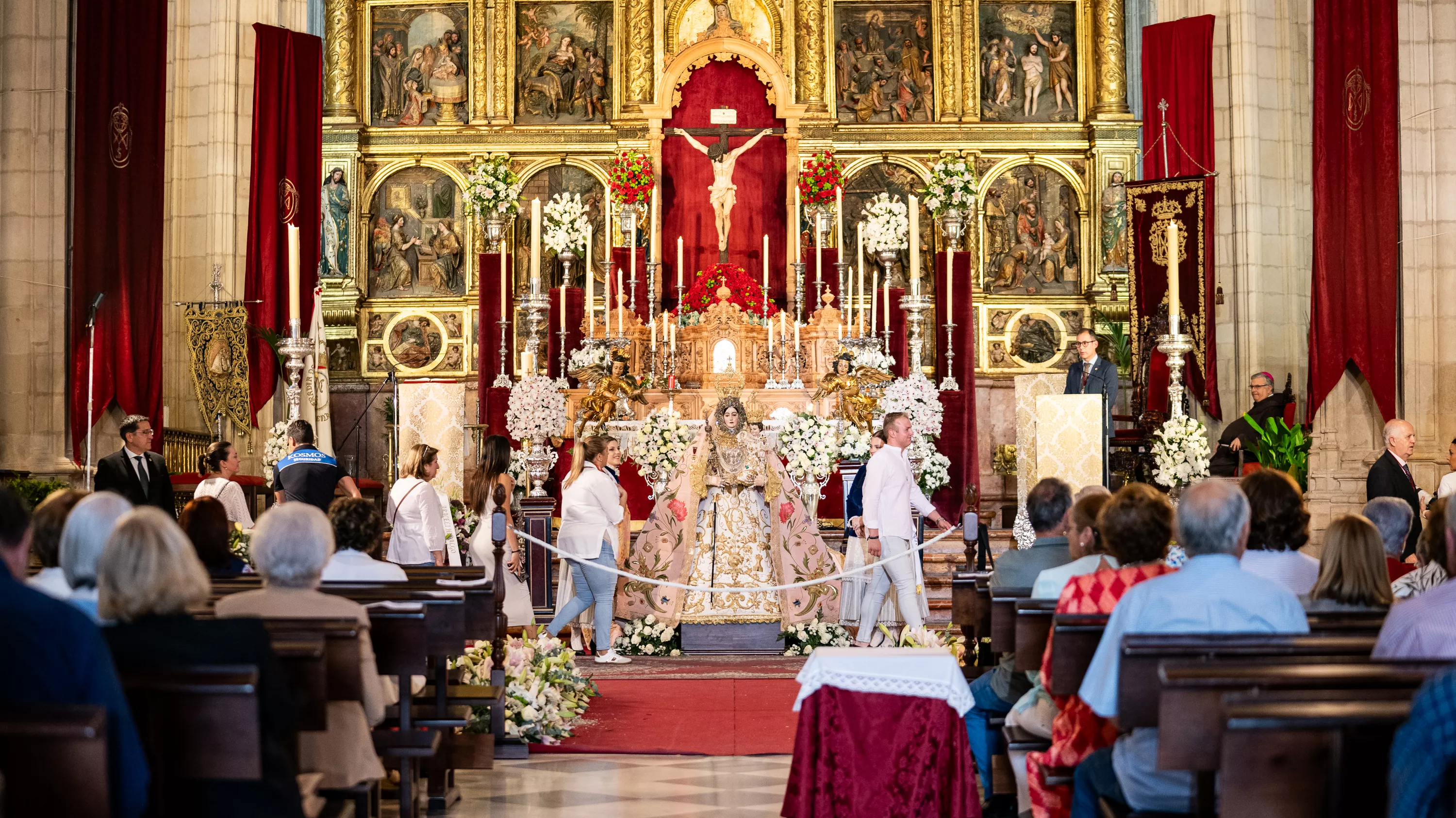 Besamanos Virgen de Araceli 2024 (40) Besamanos Virgen de Araceli 2024 (40)