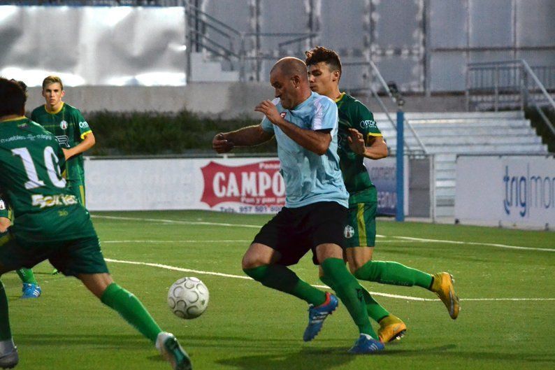 Galería: Presentación del Ciudad de Lucena e imágenes del partido entre el equipo de Sarmiento y el Atlético Mancha Real Galería: Presentación del Ciudad de Lucena e imágenes del partido entre el equipo de Sarmiento y el Atlético Mancha Real
