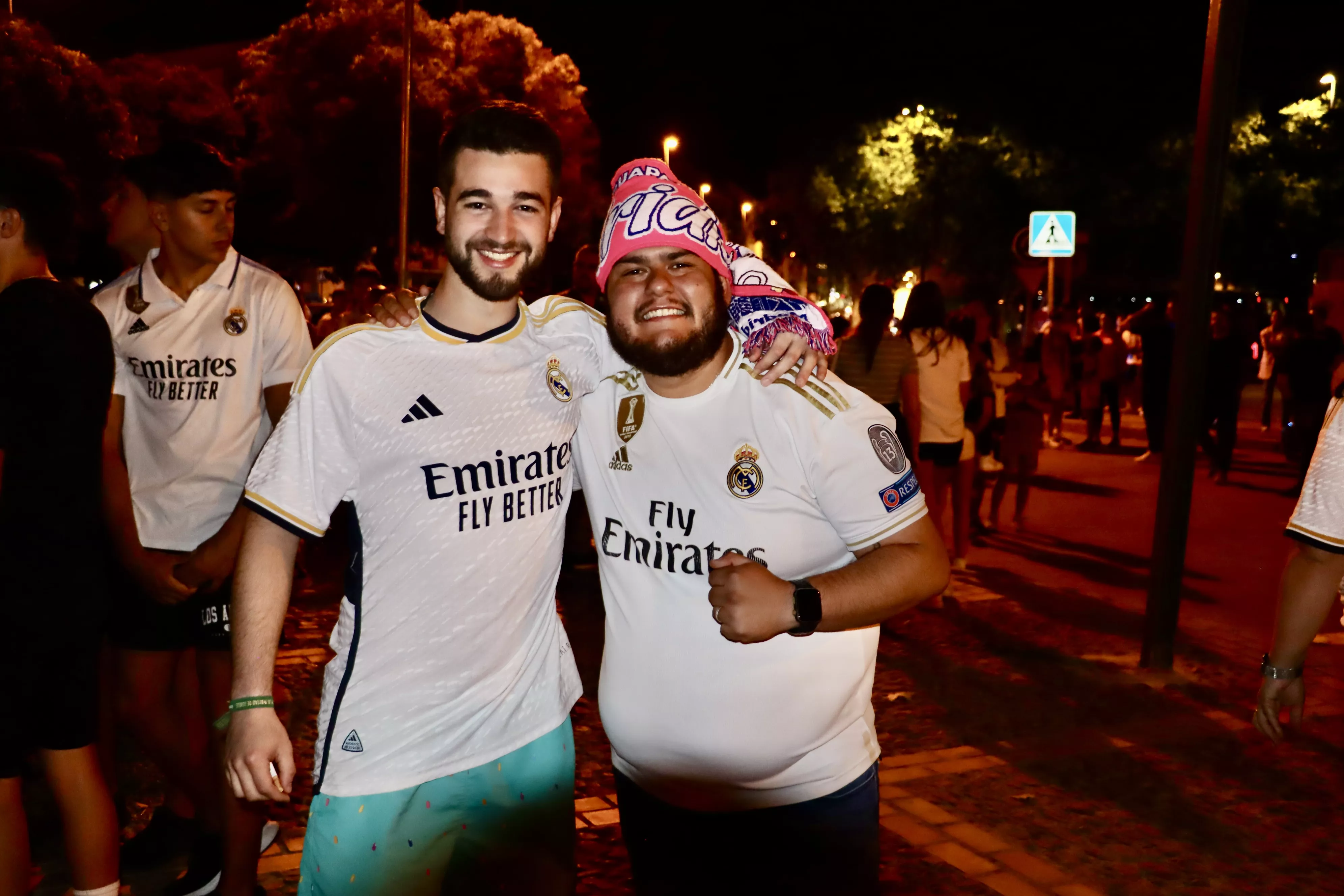 Los aficionados del Real Madrid celebran la Champions Los aficionados del Real Madrid celebran la Champions